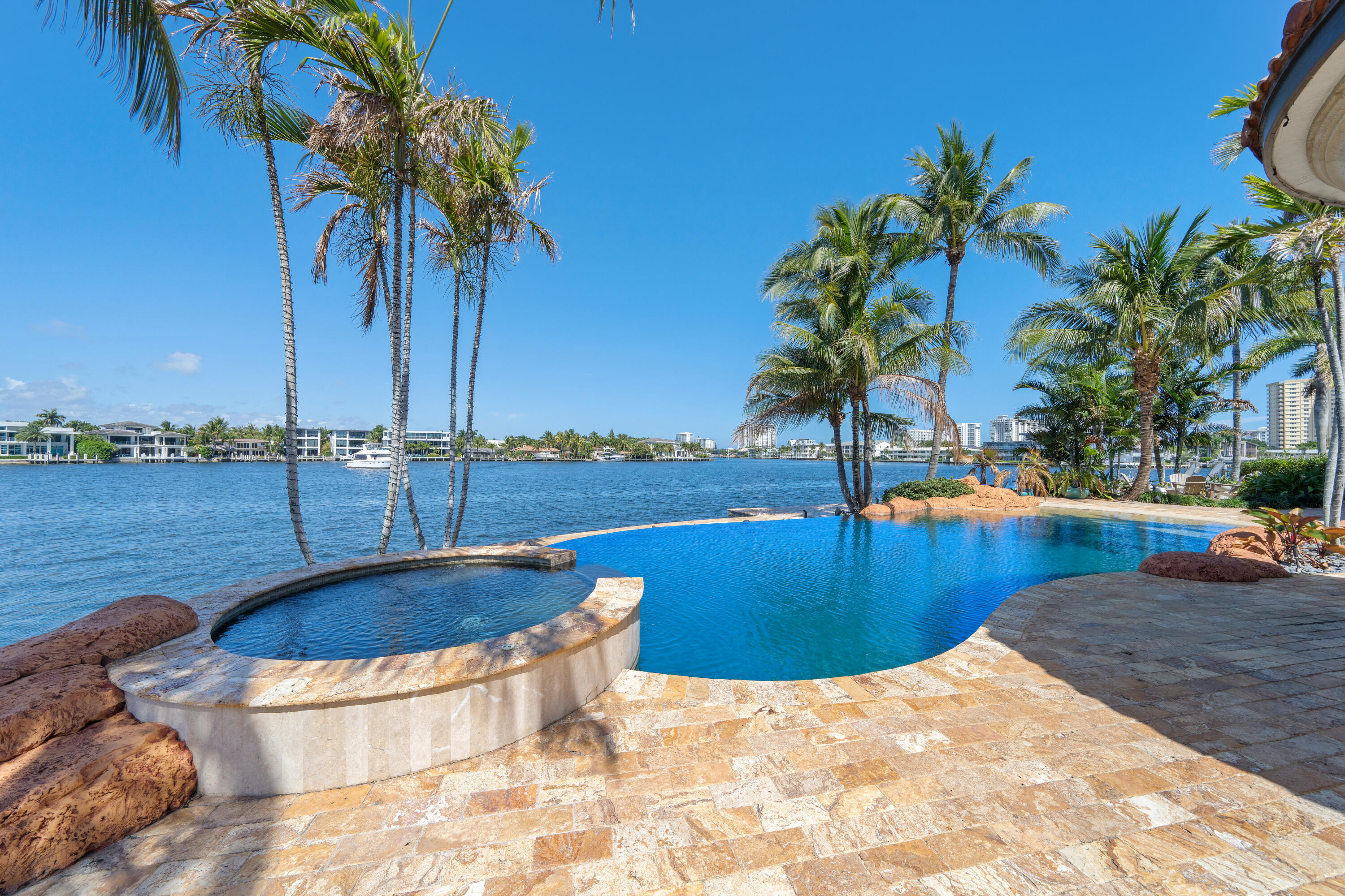 2593 SE 8th Pompano Beach, FL 33062