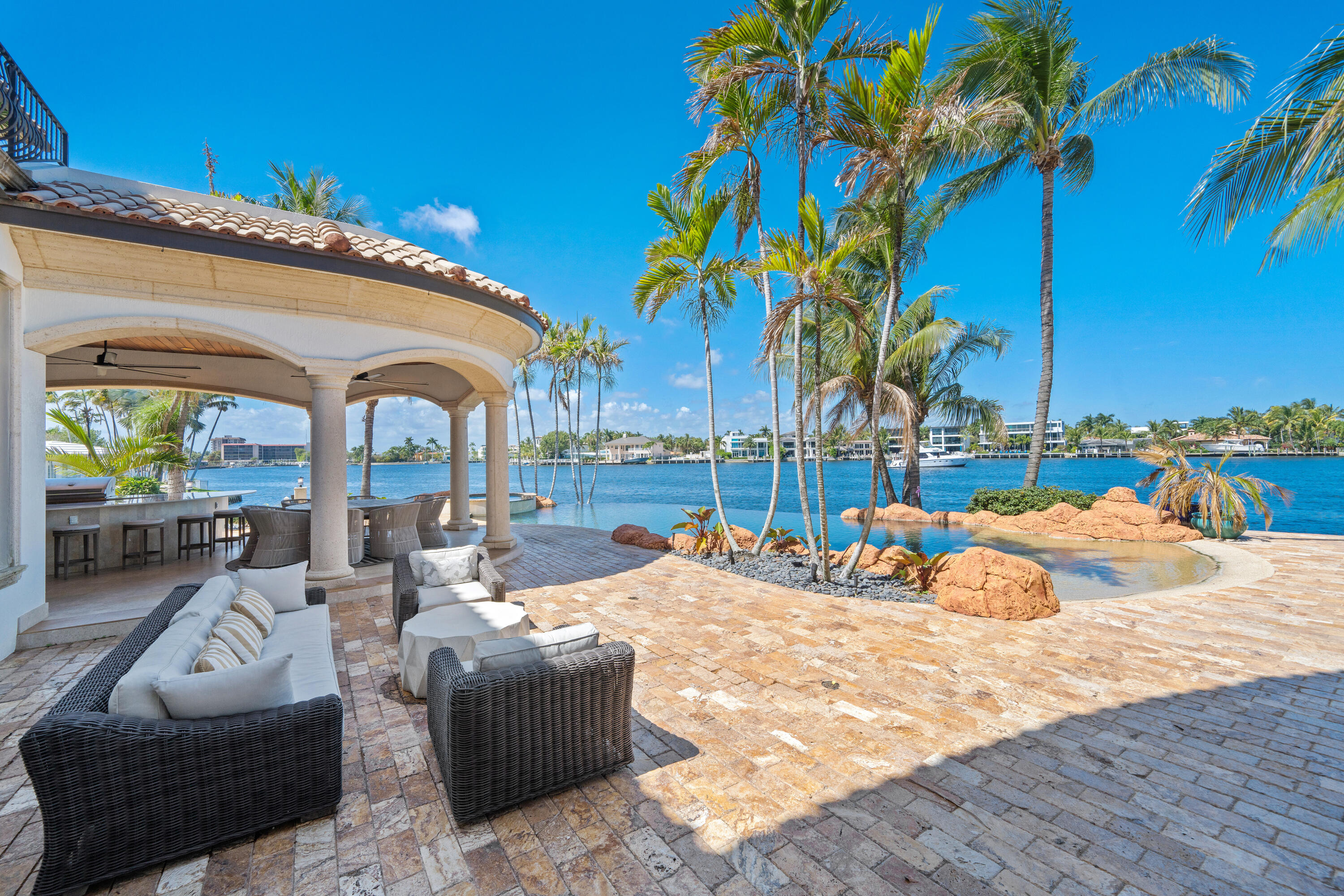 2593 SE 8th Pompano Beach, FL 33062