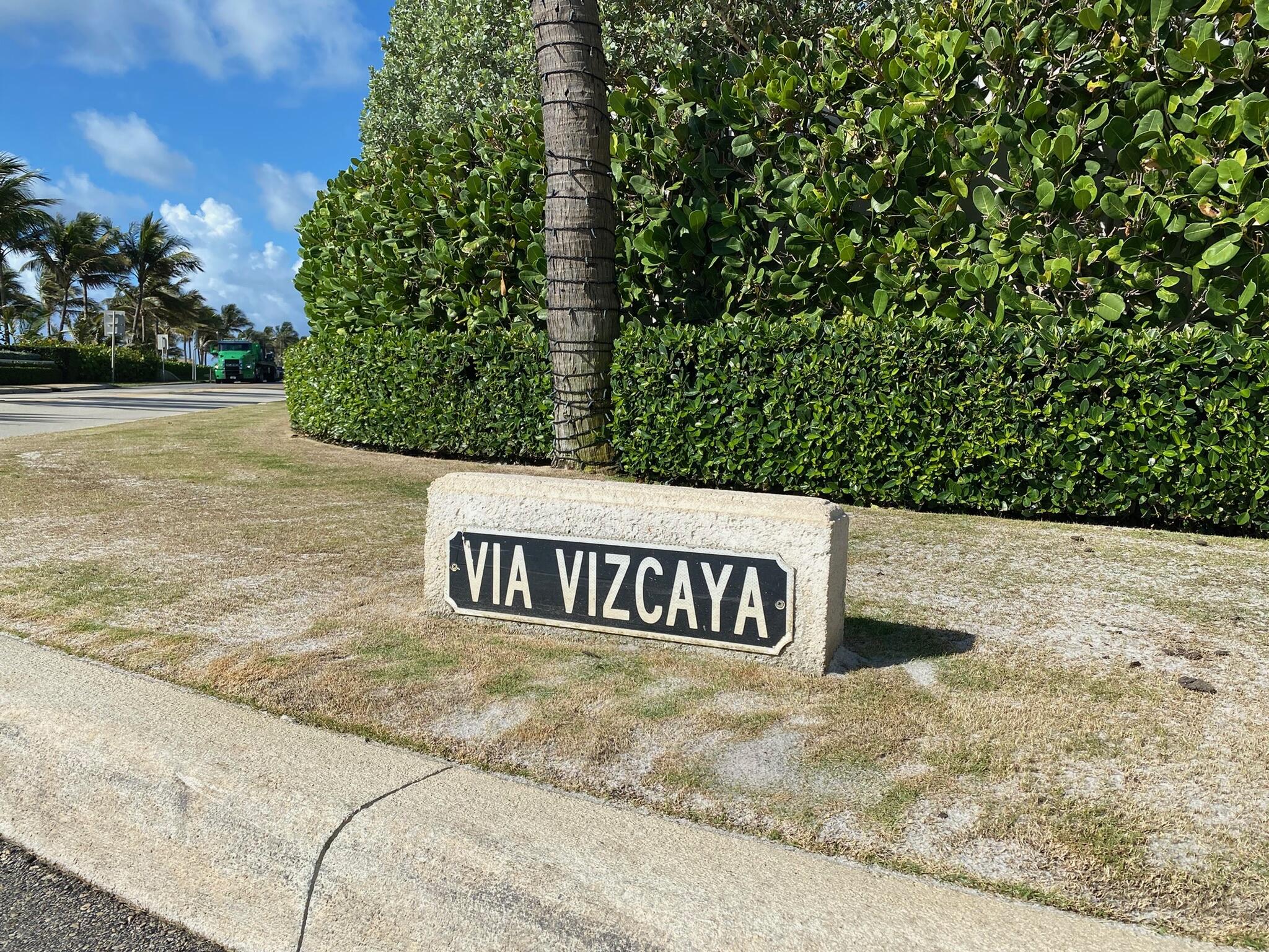 109 Via Vizcaya Palm Beach, FL 33480