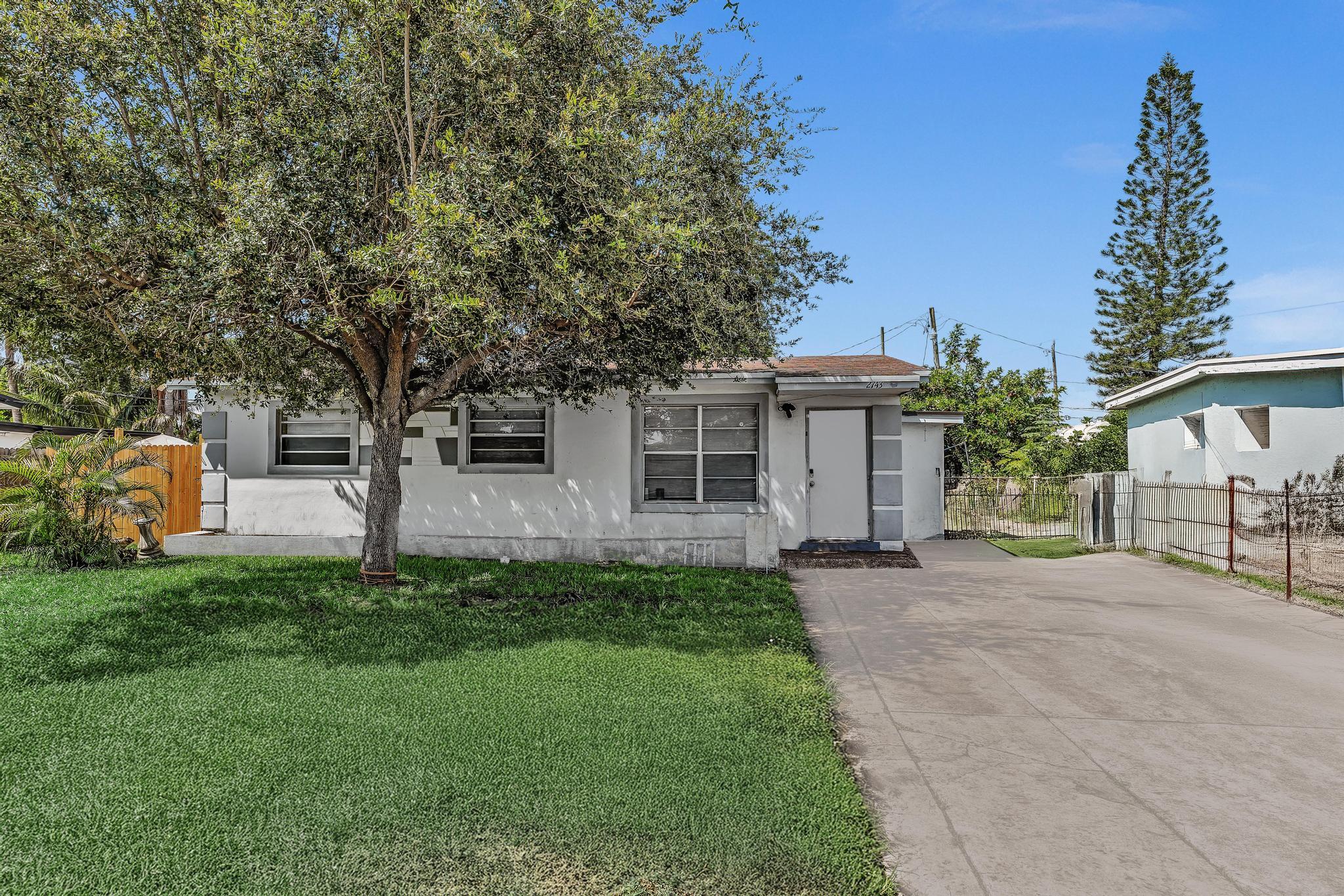 2743 NW 2nd