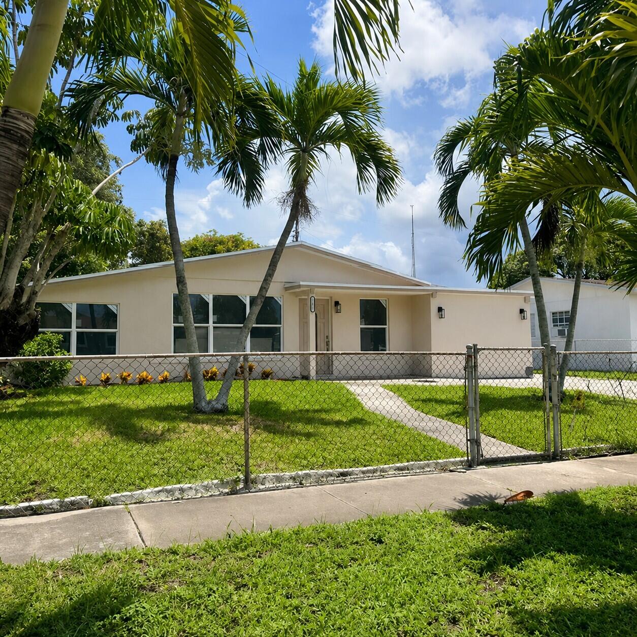 1321 W 3rd