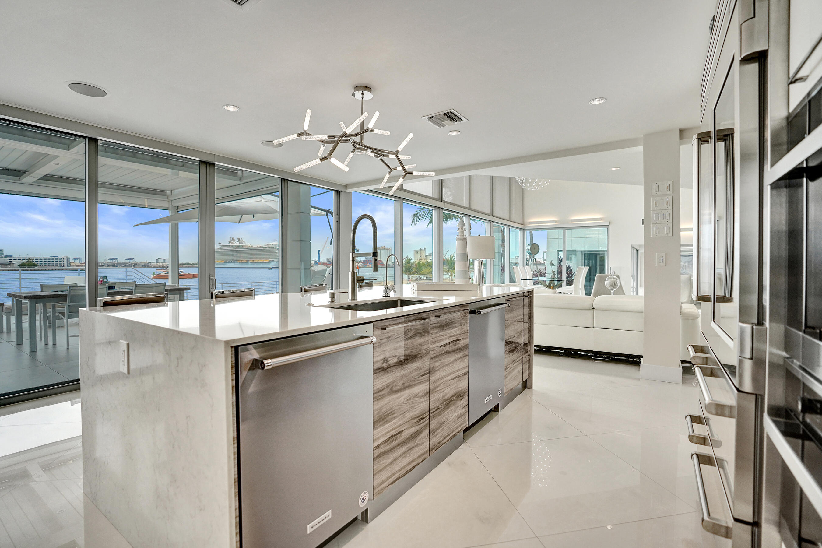 2200 SE 21st Fort Lauderdale, FL 33316
