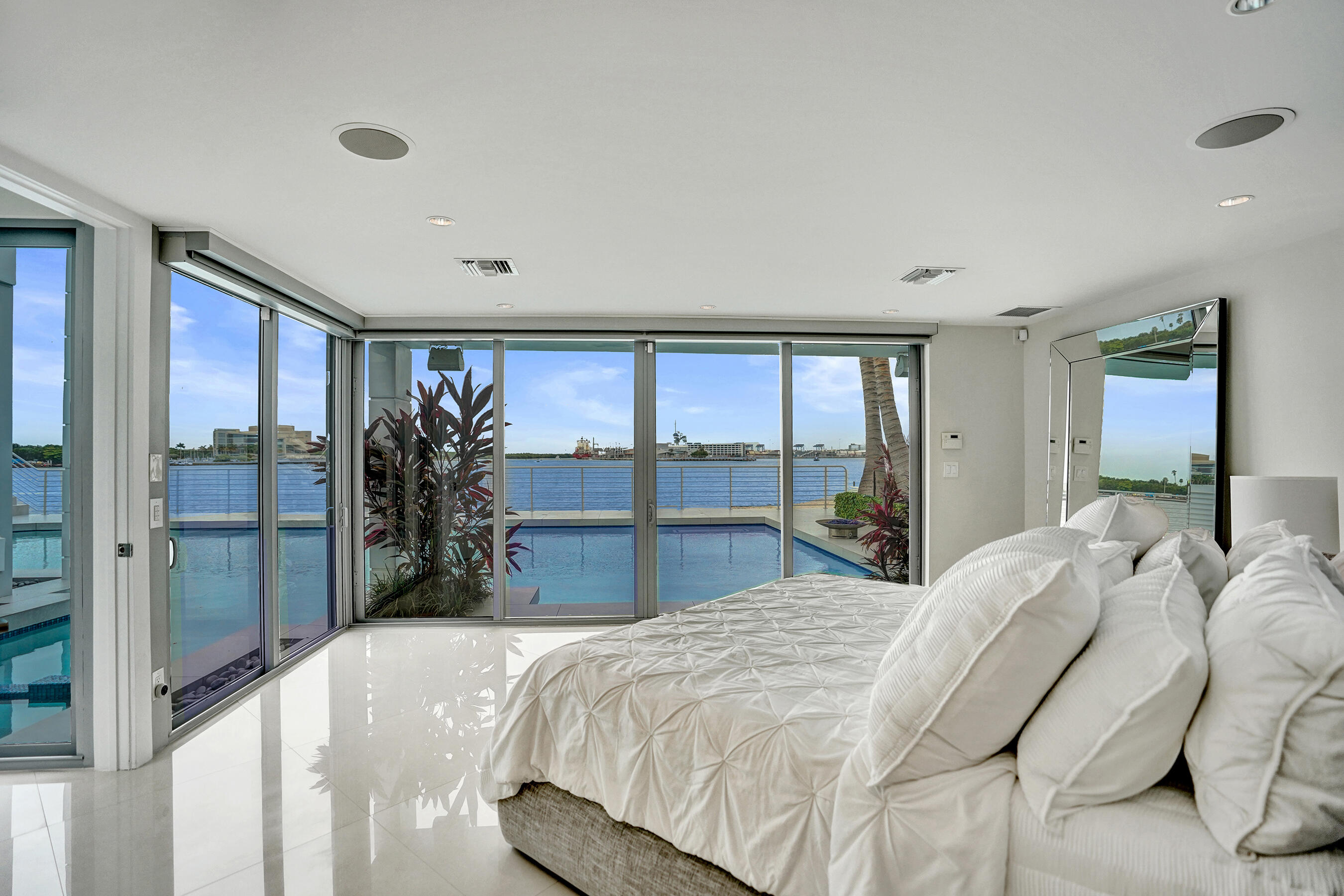 2200 SE 21st Fort Lauderdale, FL 33316