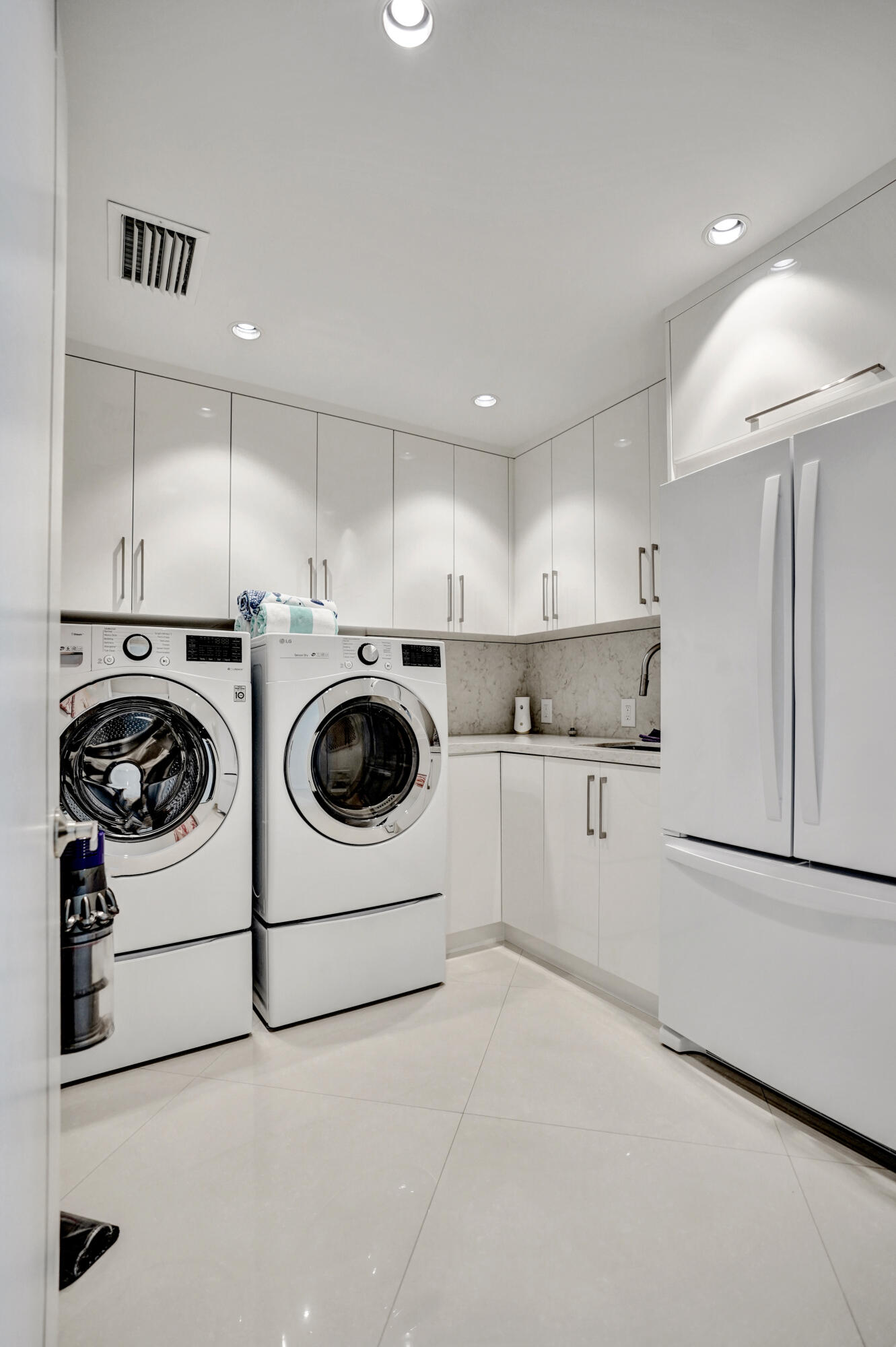 2200 SE 21st Fort Lauderdale, FL 33316