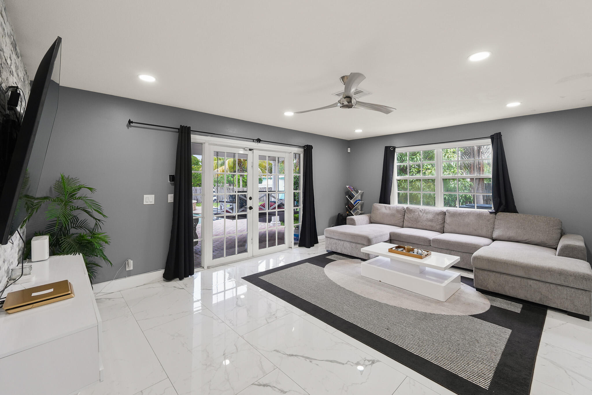 6785 Escondida Lake Clarke Shores, FL 33406