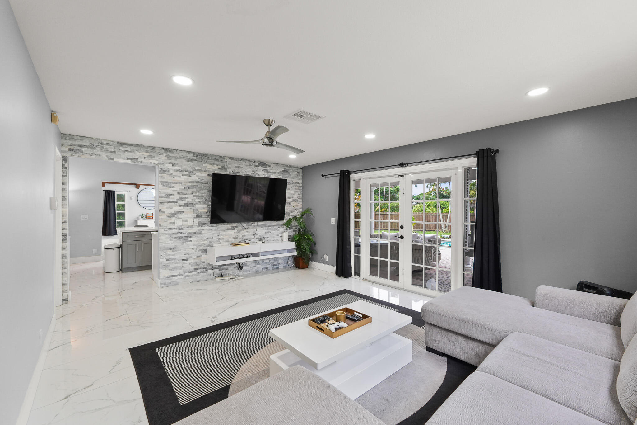6785 Escondida Lake Clarke Shores, FL 33406