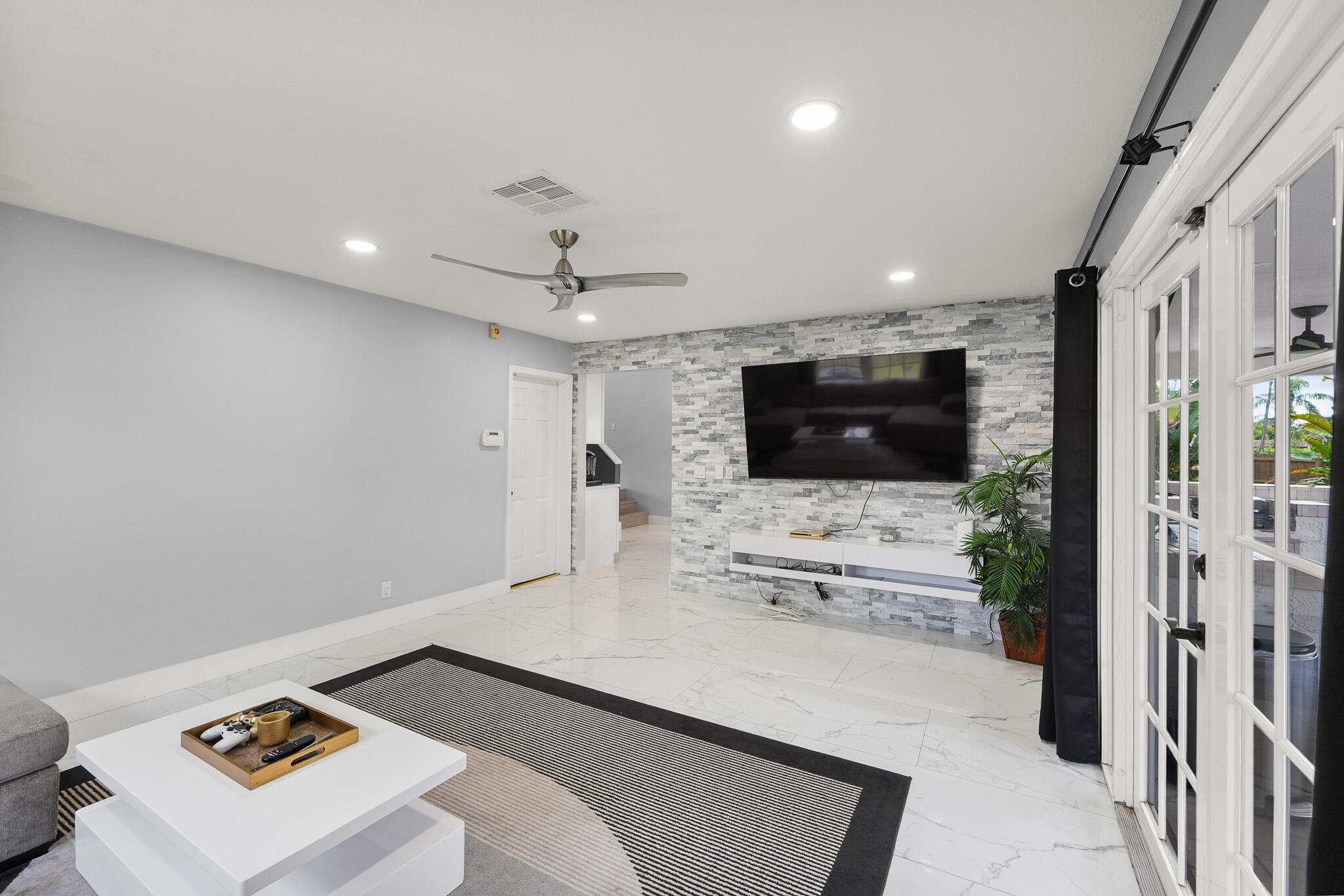6785 Escondida Lake Clarke Shores, FL 33406