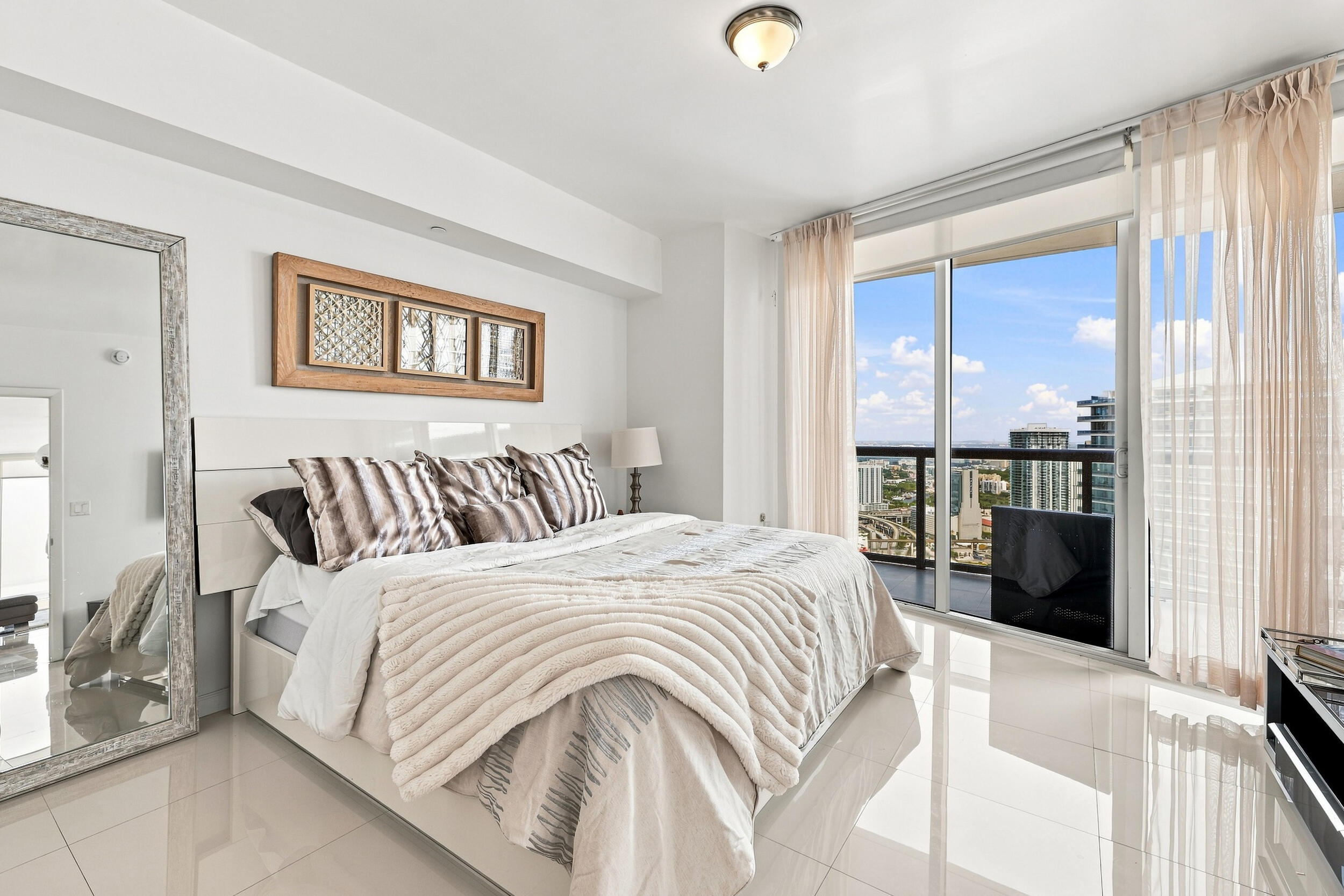465 Brickell #5102 Miami, FL 33131