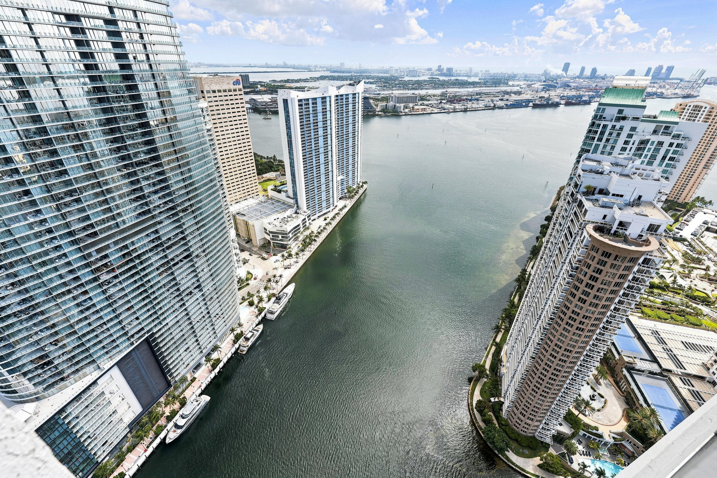 465 Brickell #5102 Miami, FL 33131