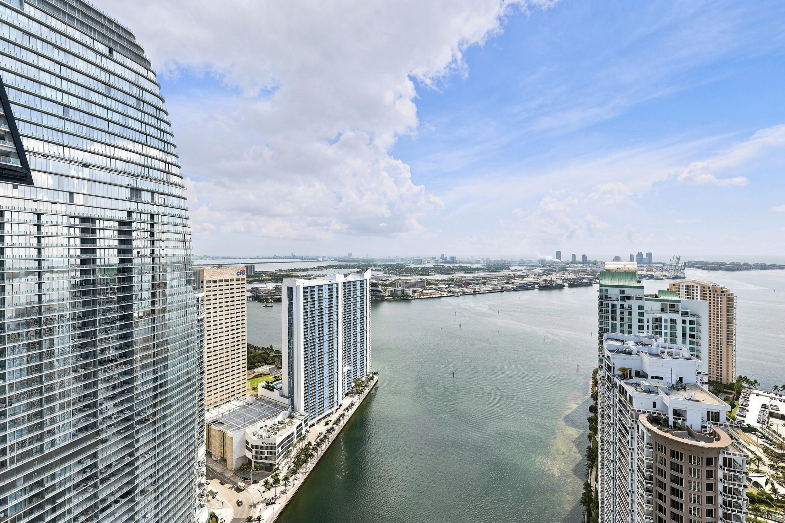 465 Brickell #5102 Miami, FL 33131