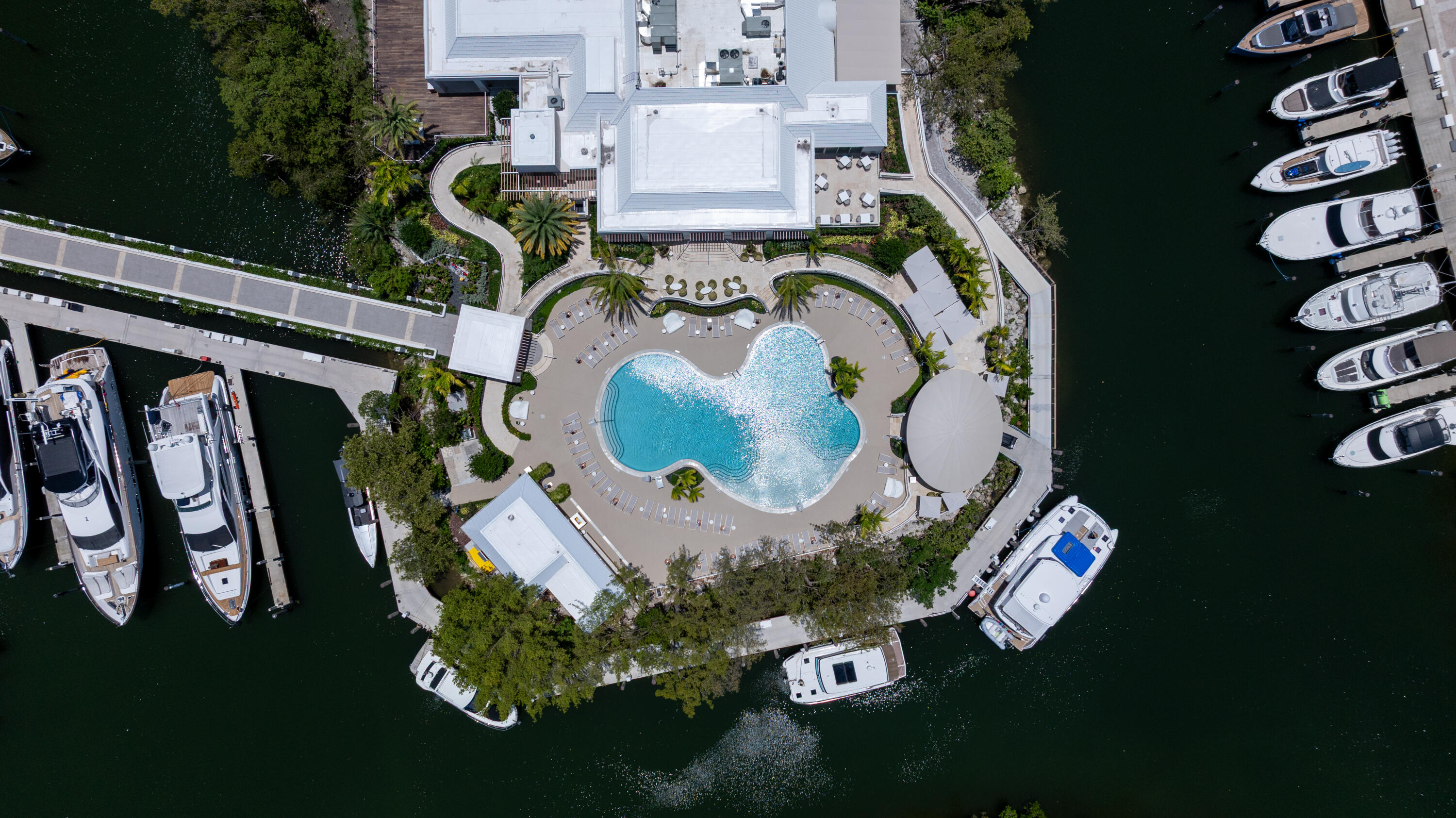 2000 Island #903 Aventura, FL 33160
