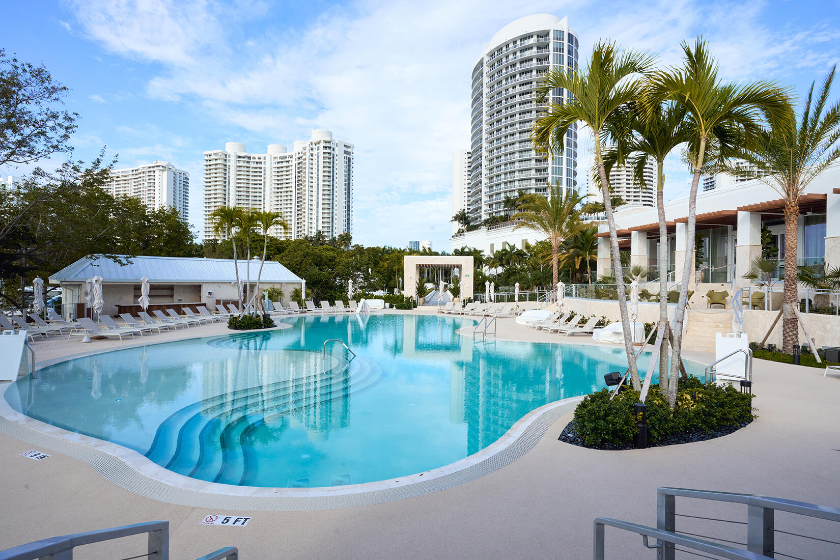 2000 Island #903 Aventura, FL 33160