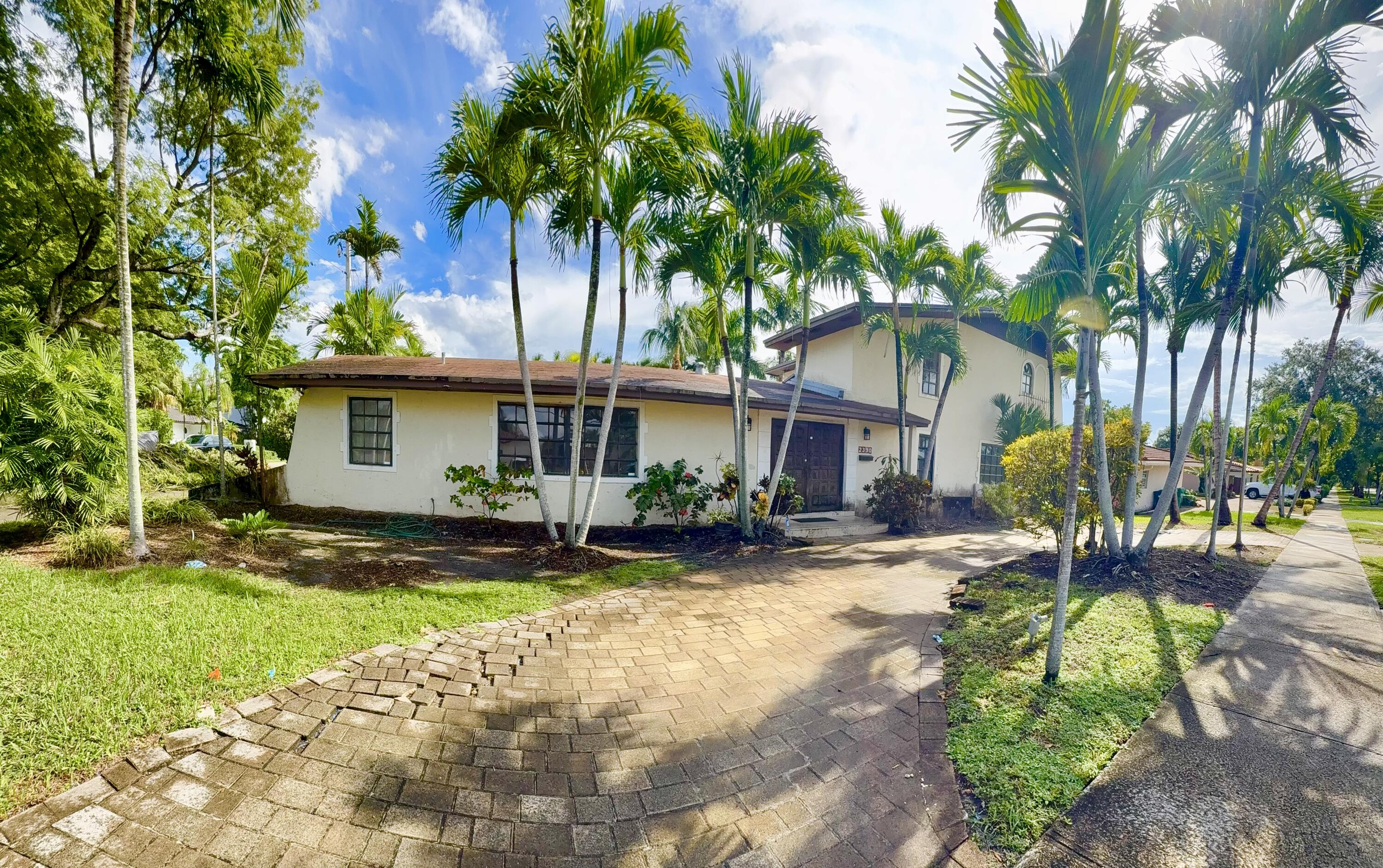 2390 NE 199th St Aventura, FL 33180