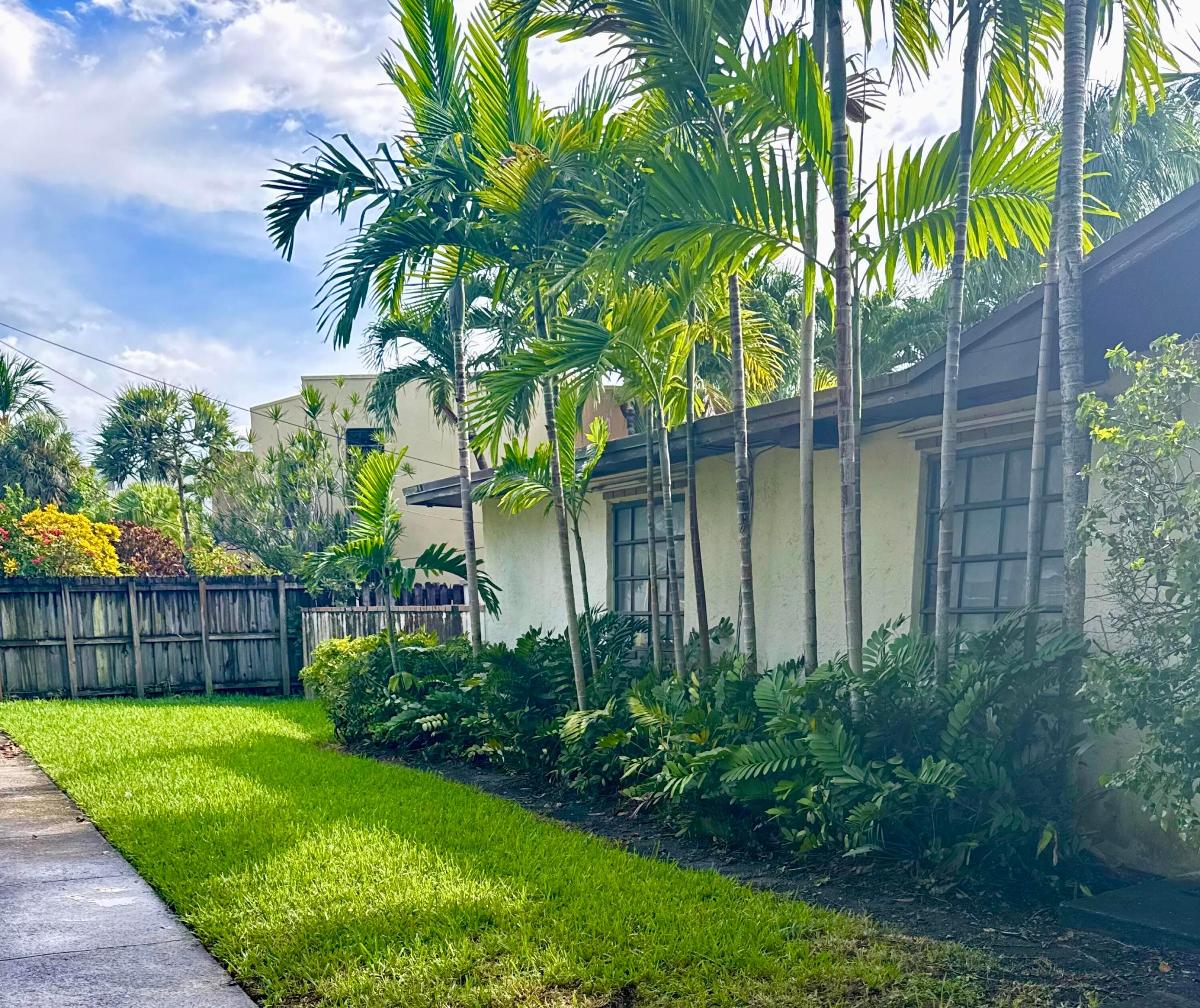 2390 NE 199th St Aventura, FL 33180
