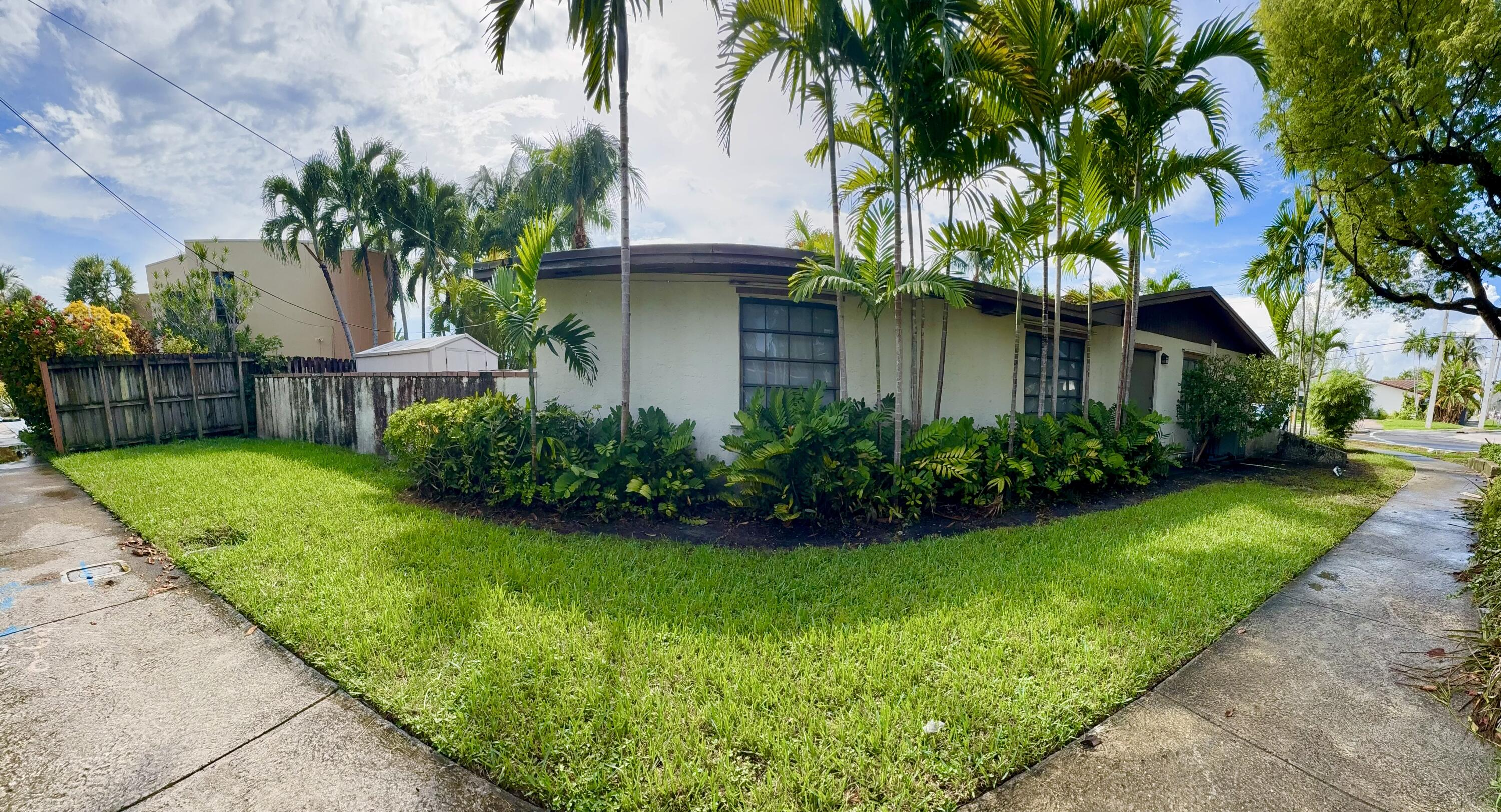 2390 NE 199th St Aventura, FL 33180