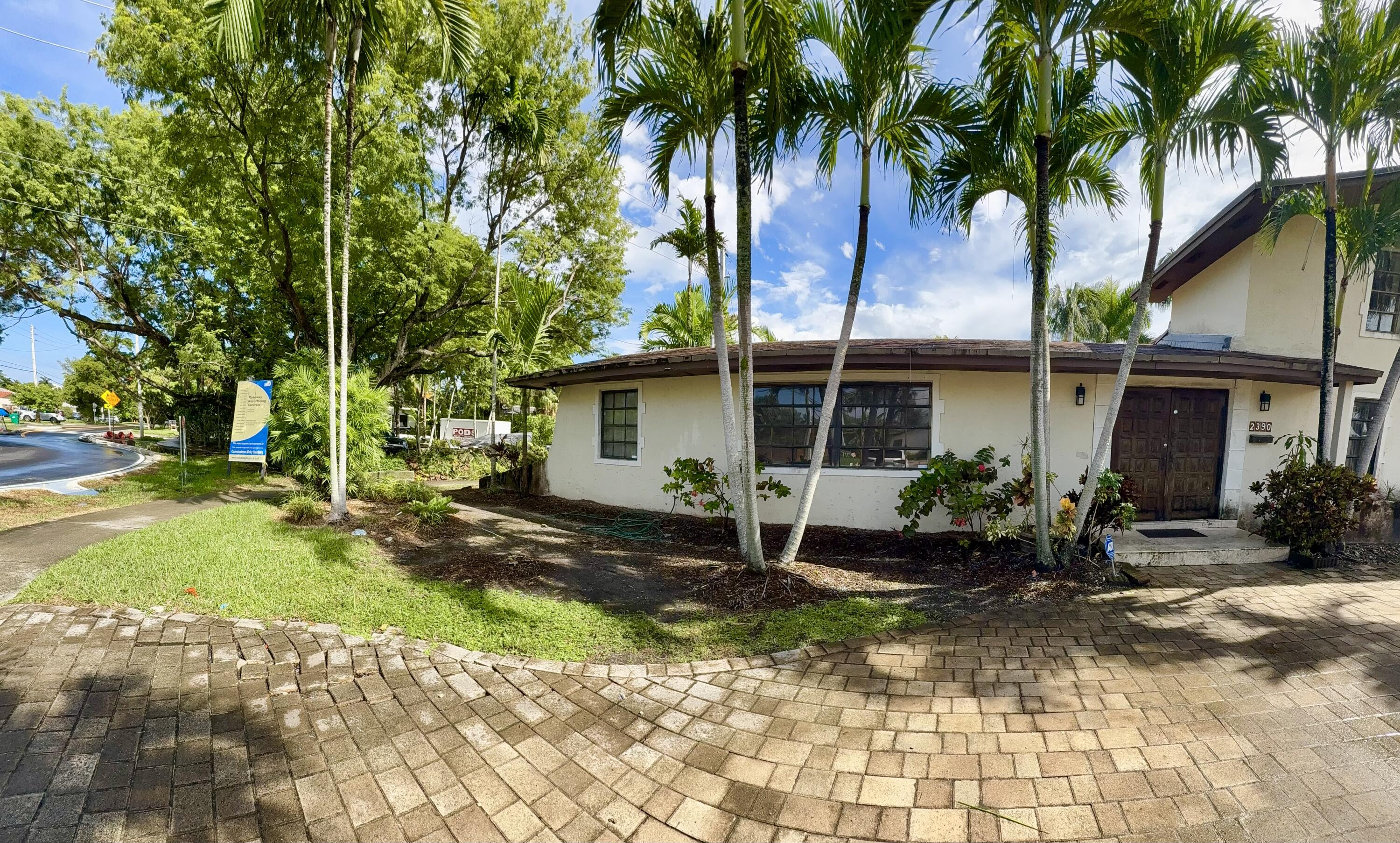 2390 NE 199th St Aventura, FL 33180