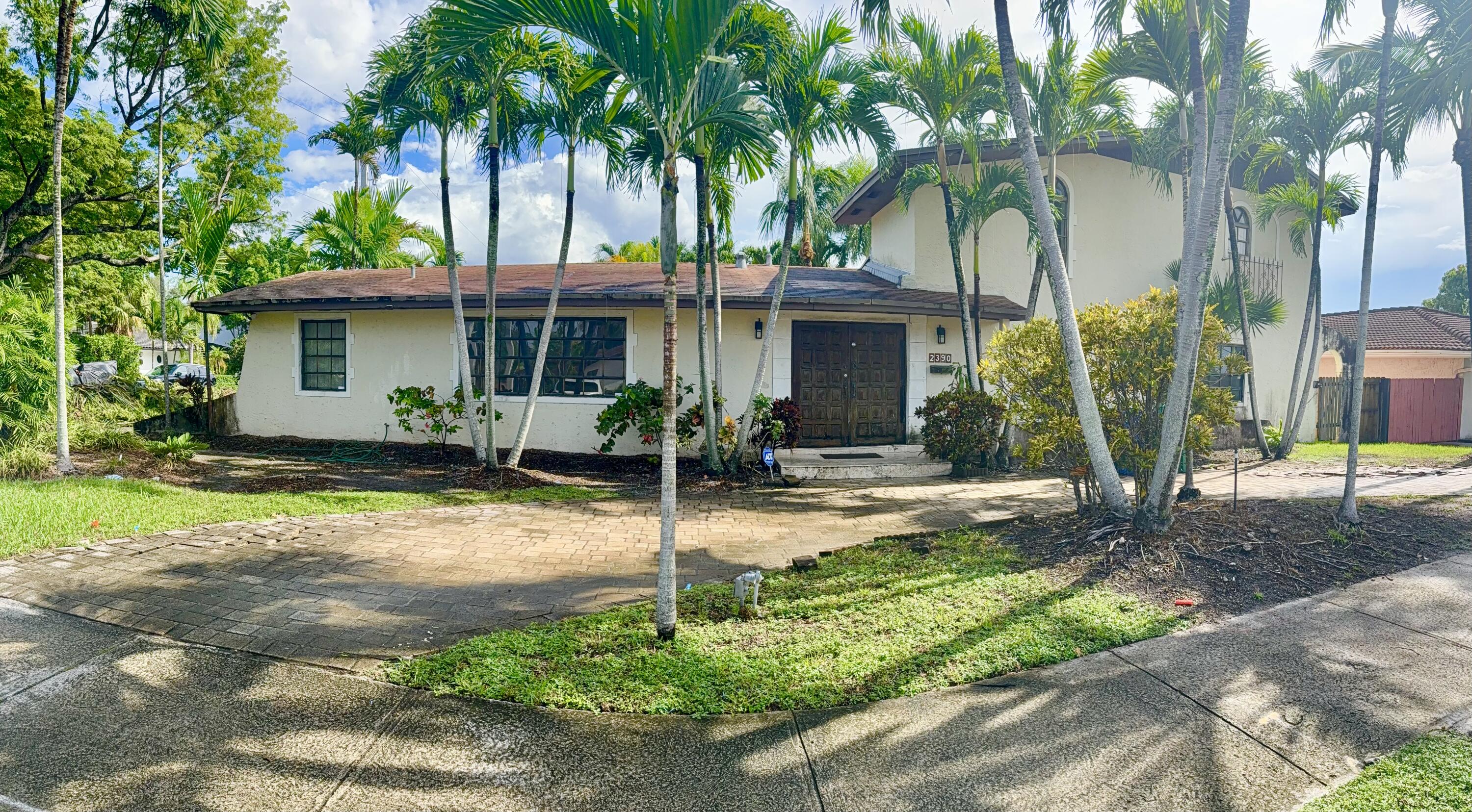 2390 NE 199th St Aventura, FL 33180