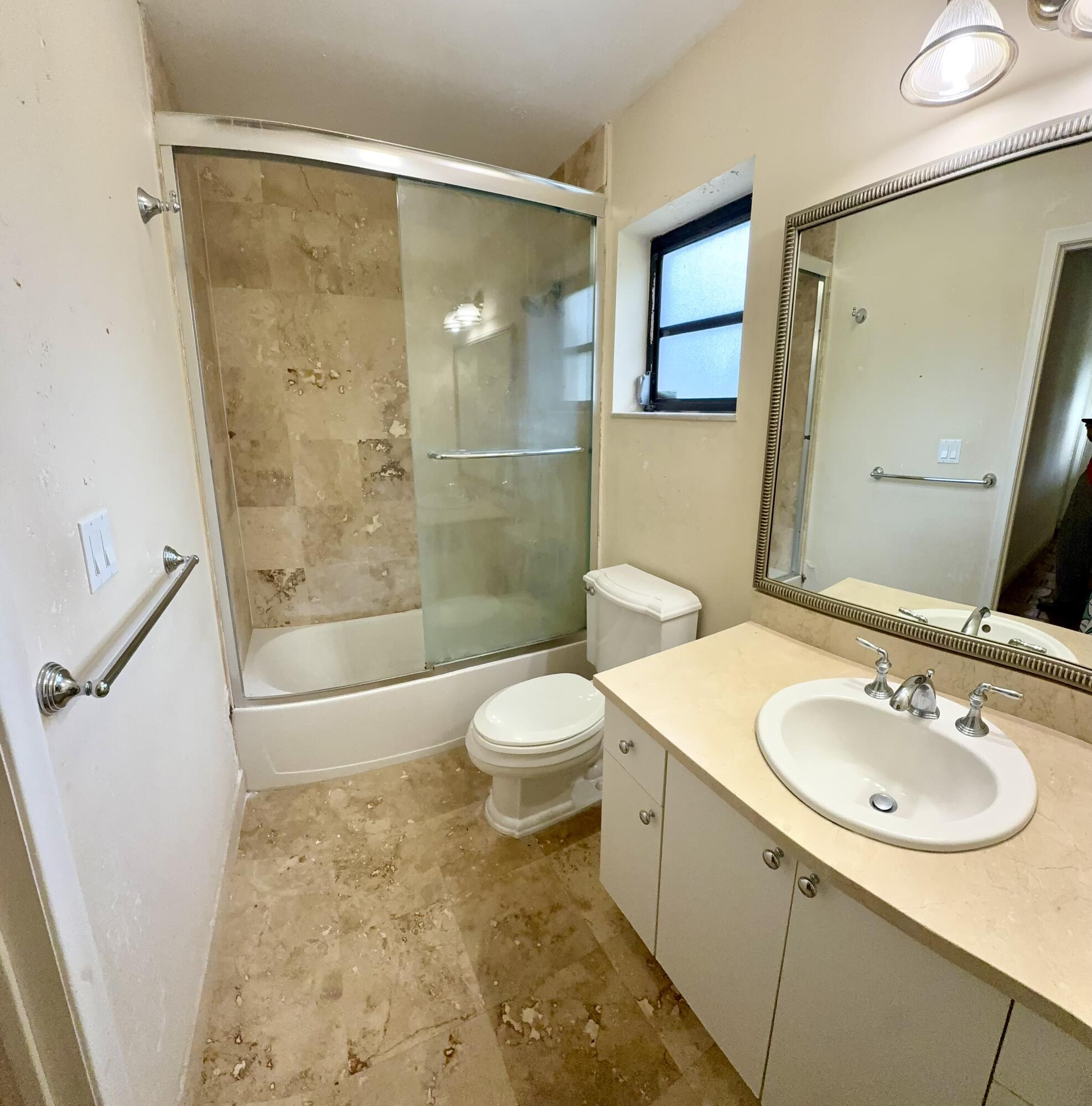 2390 NE 199th St Aventura, FL 33180