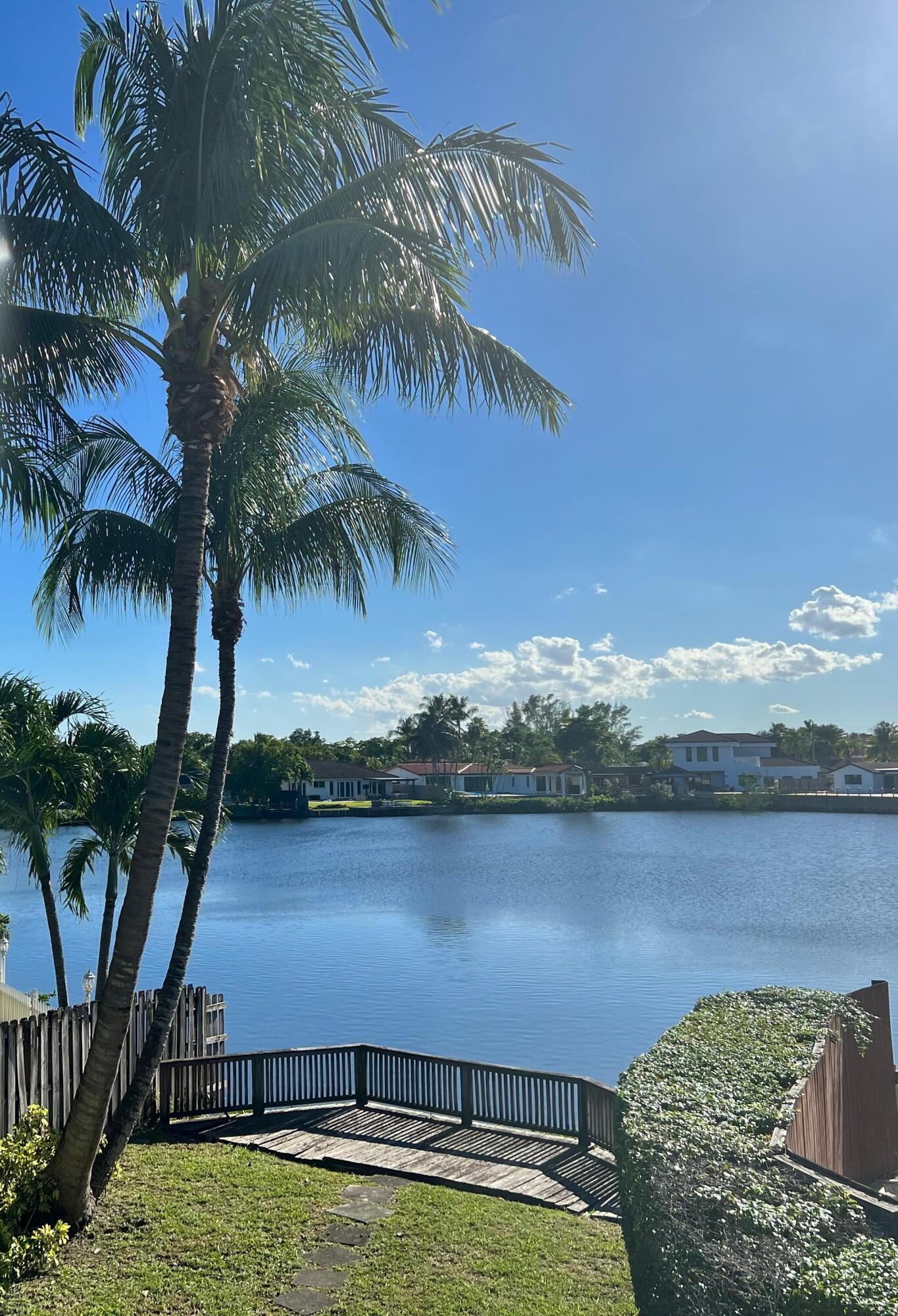 2390 NE 199th St Aventura, FL 33180