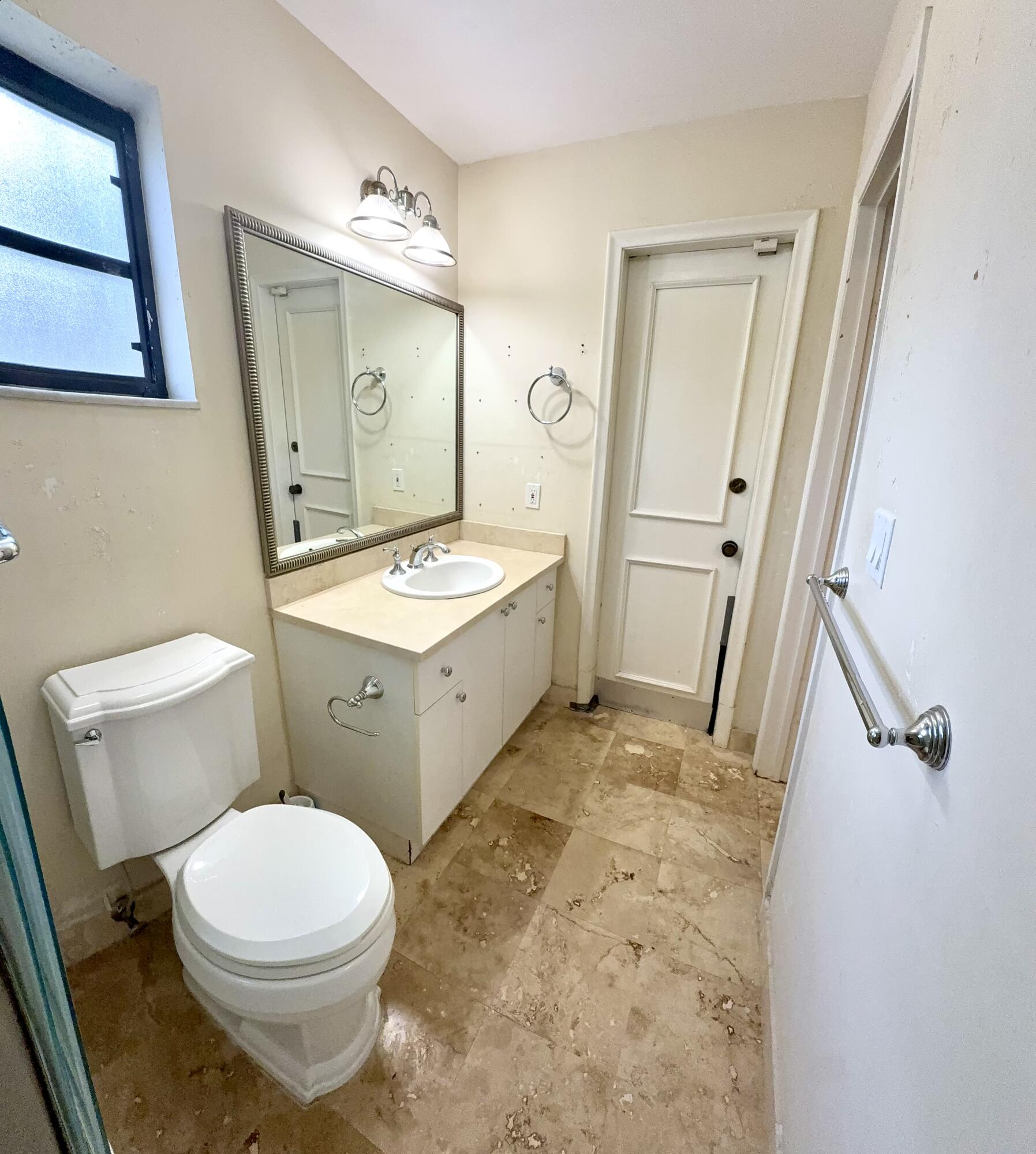 2390 NE 199th St Aventura, FL 33180