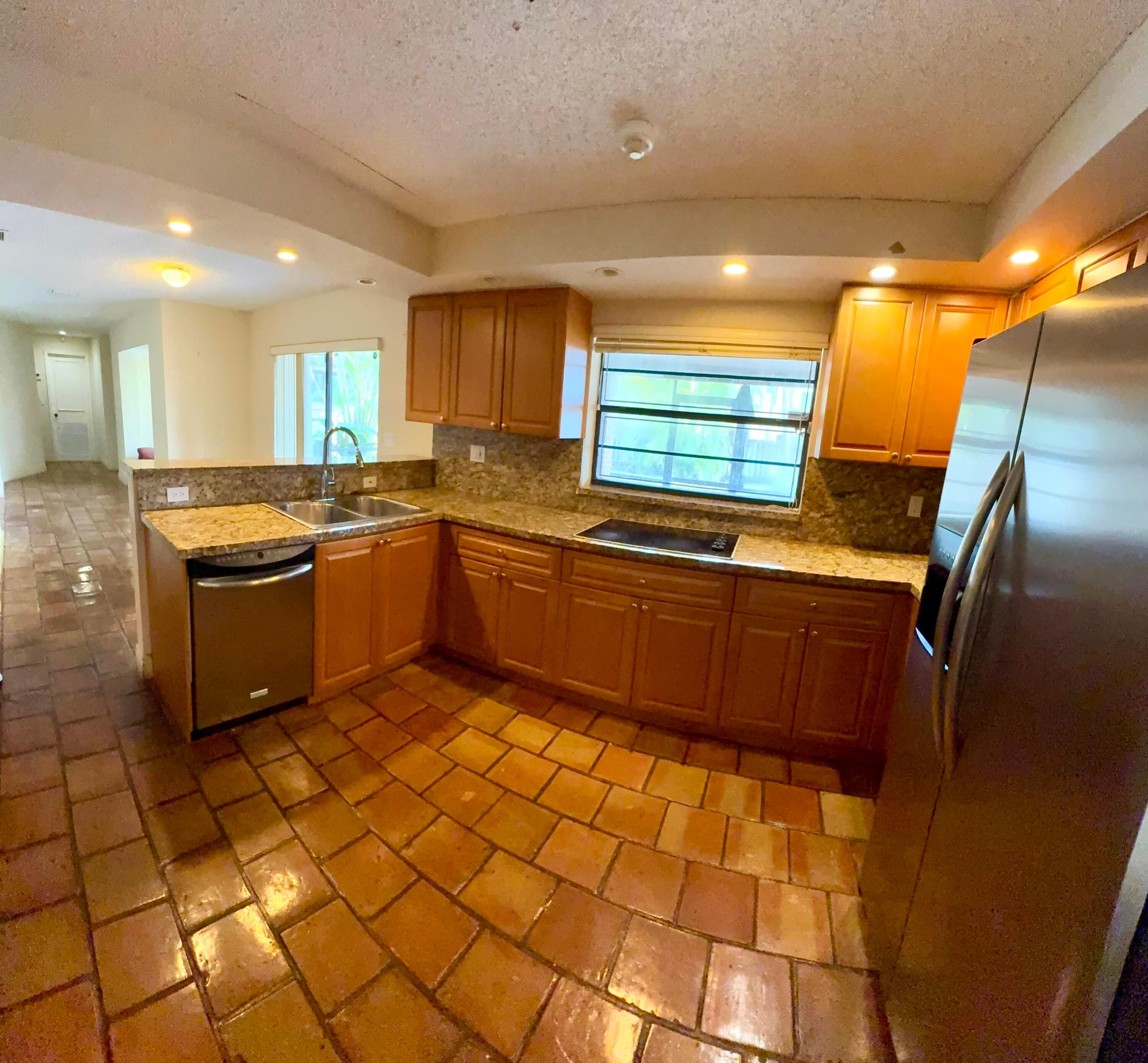 2390 NE 199th St Aventura, FL 33180