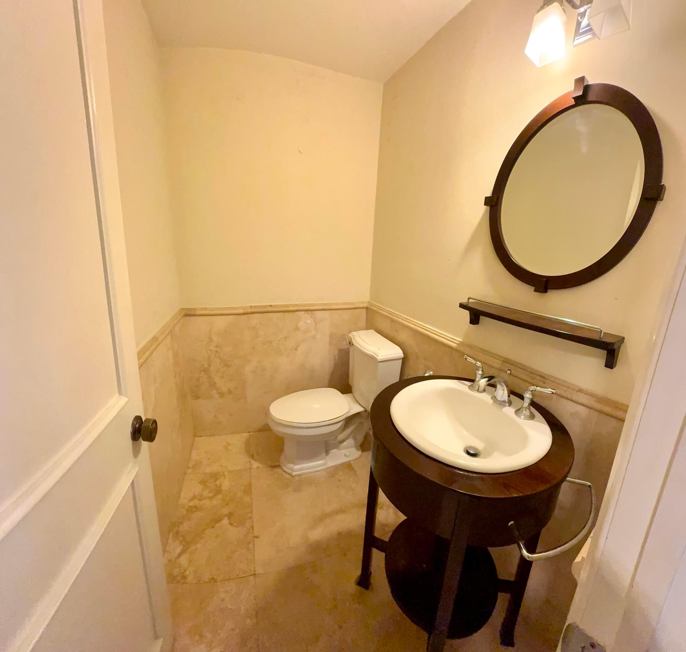 2390 NE 199th St Aventura, FL 33180
