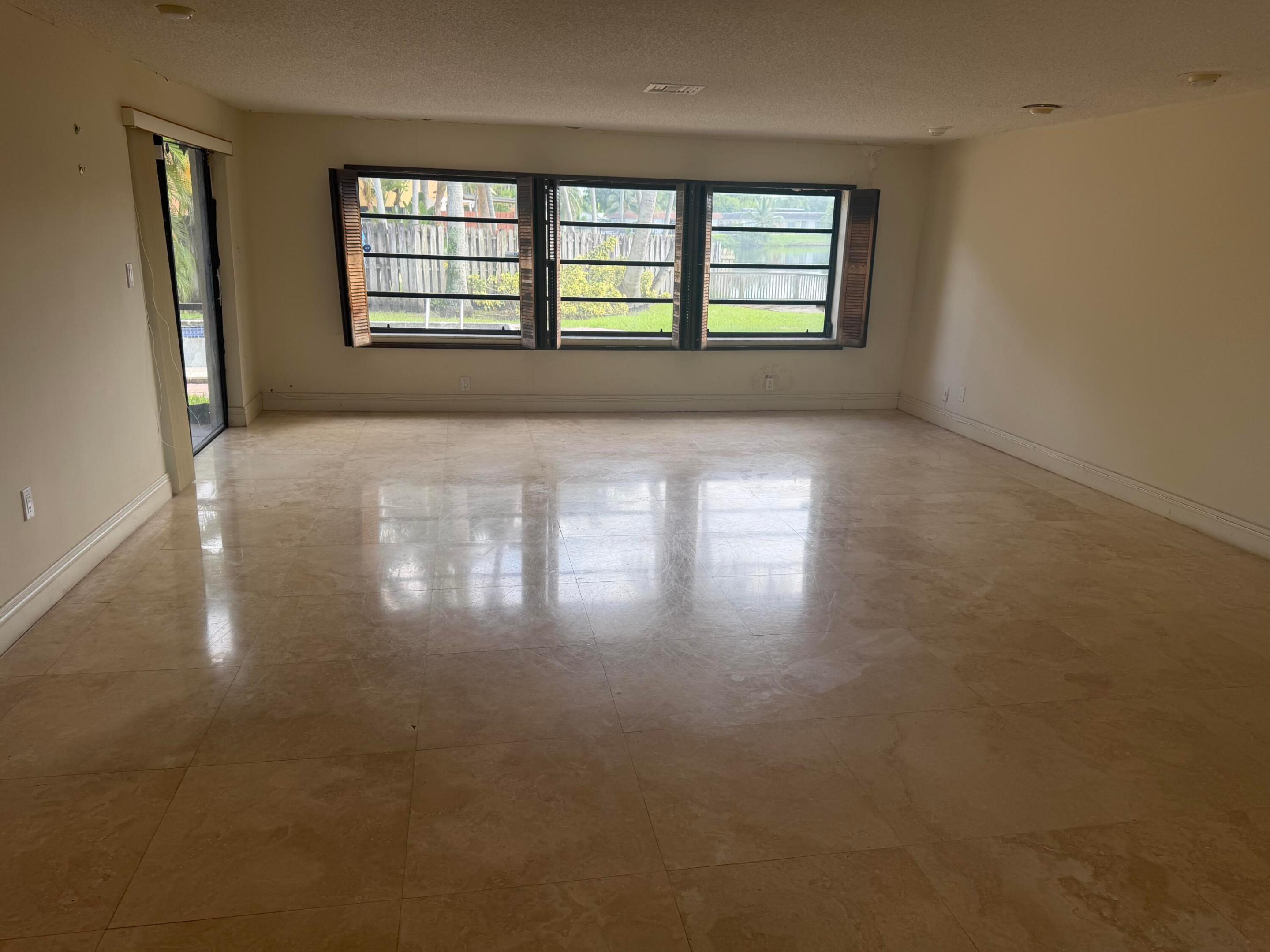 2390 NE 199th St Aventura, FL 33180