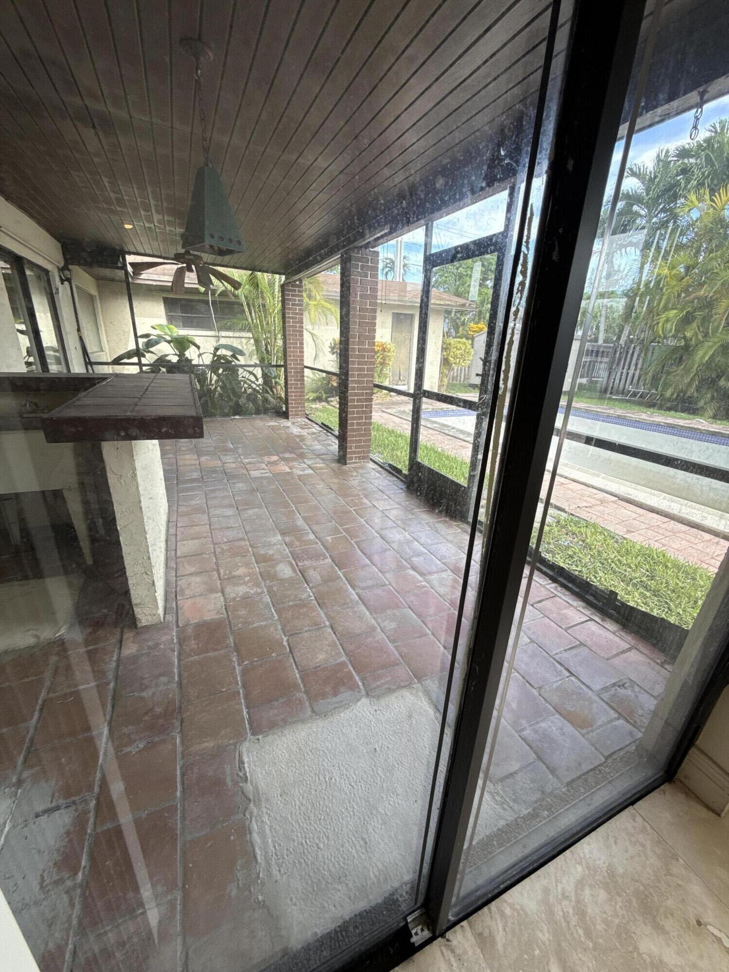 2390 NE 199th St Aventura, FL 33180