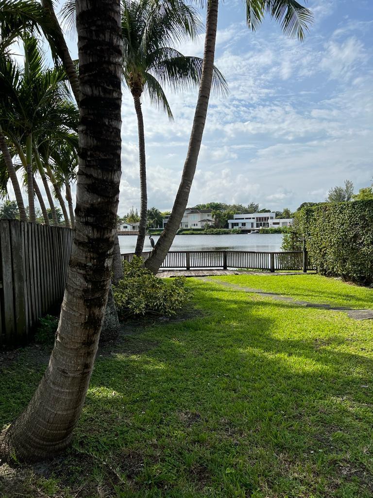 2390 NE 199th St Aventura, FL 33180