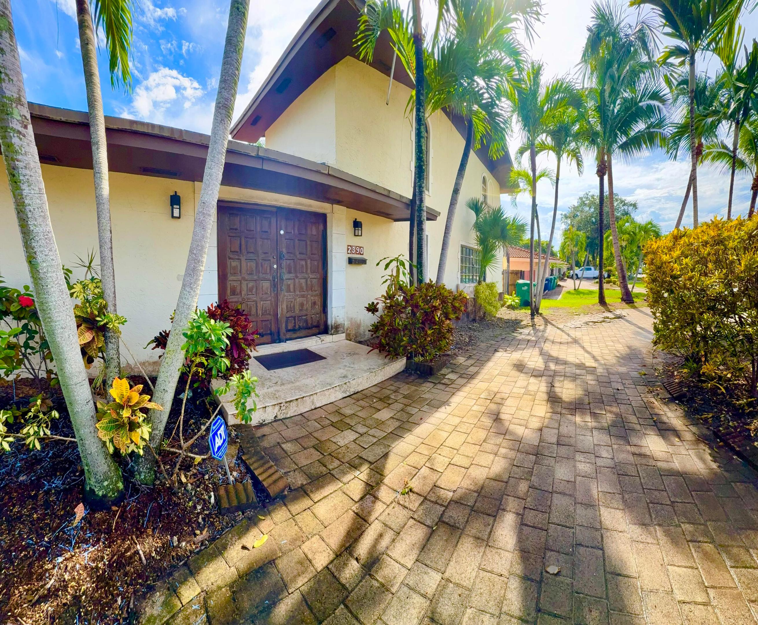 2390 NE 199th St Aventura, FL 33180