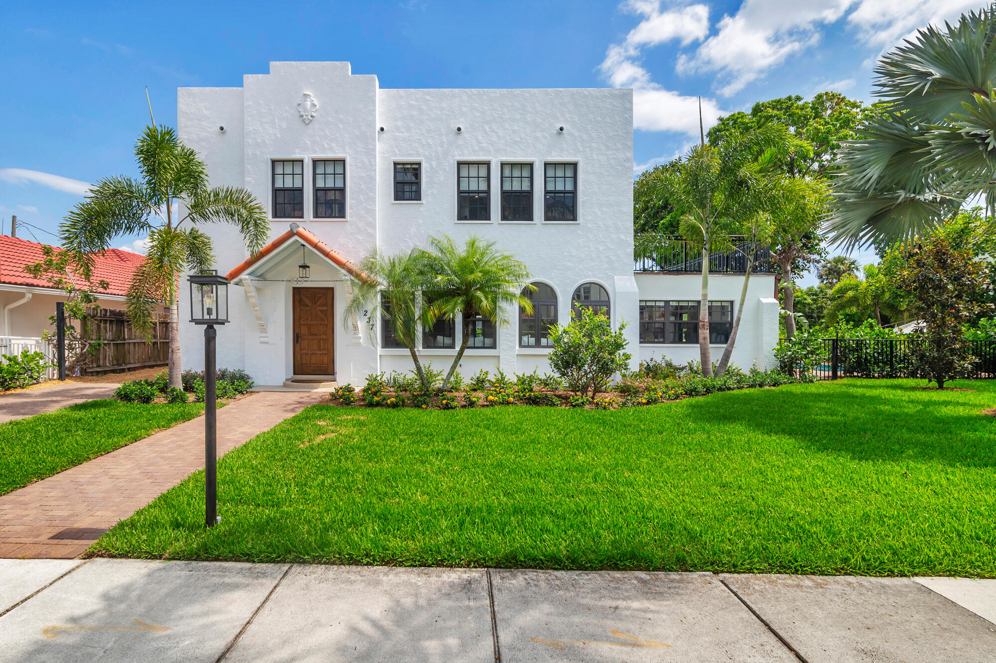 237 Monroe Dr