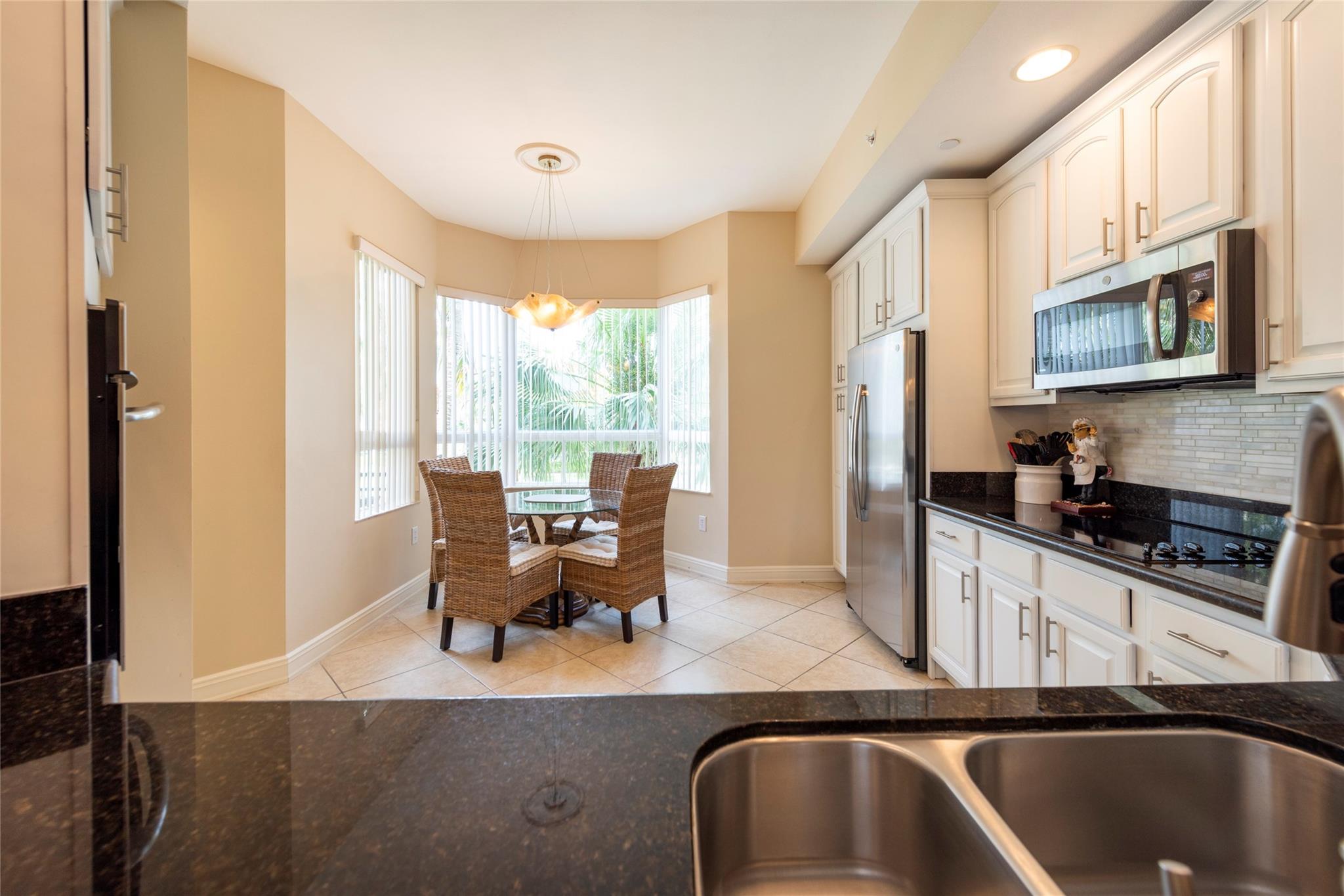 16135 Emerald Estates Dr #272 Weston, FL 33331