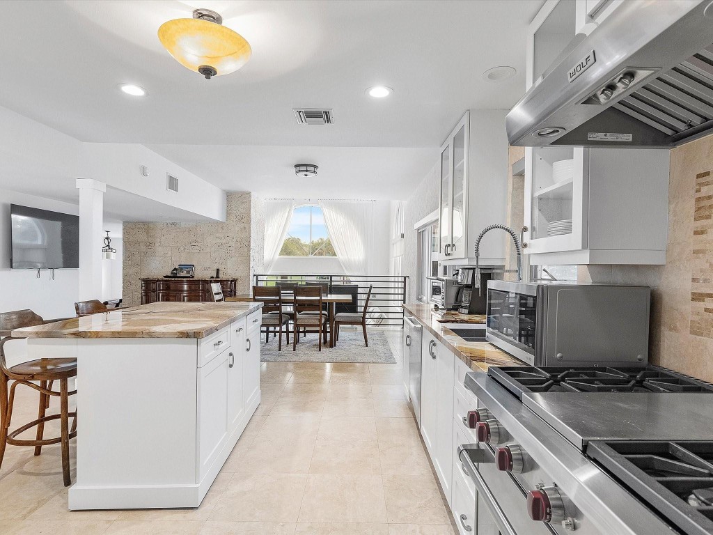 1421 Ponce De Leon Fort Lauderdale, FL 33316