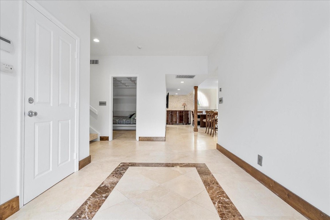 1421 Ponce De Leon Fort Lauderdale, FL 33316