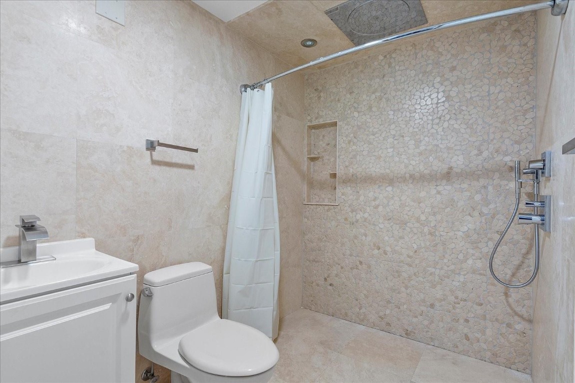 1421 Ponce De Leon Fort Lauderdale, FL 33316