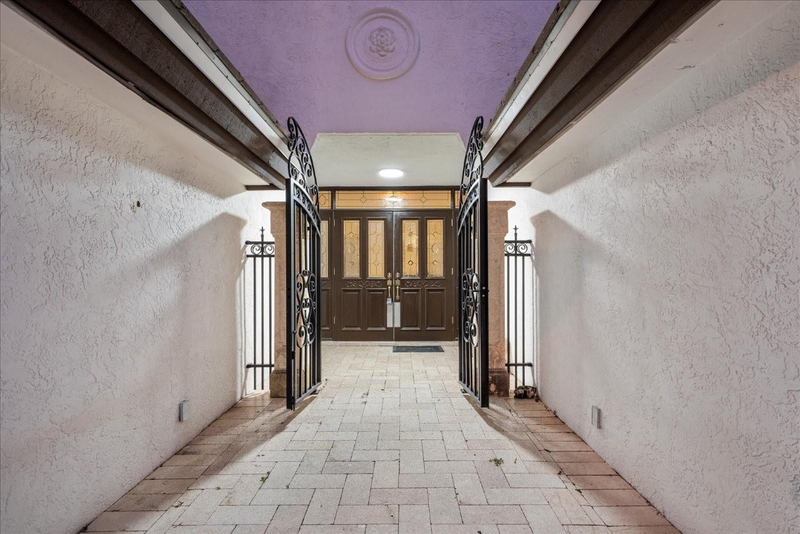 1421 Ponce De Leon Fort Lauderdale, FL 33316