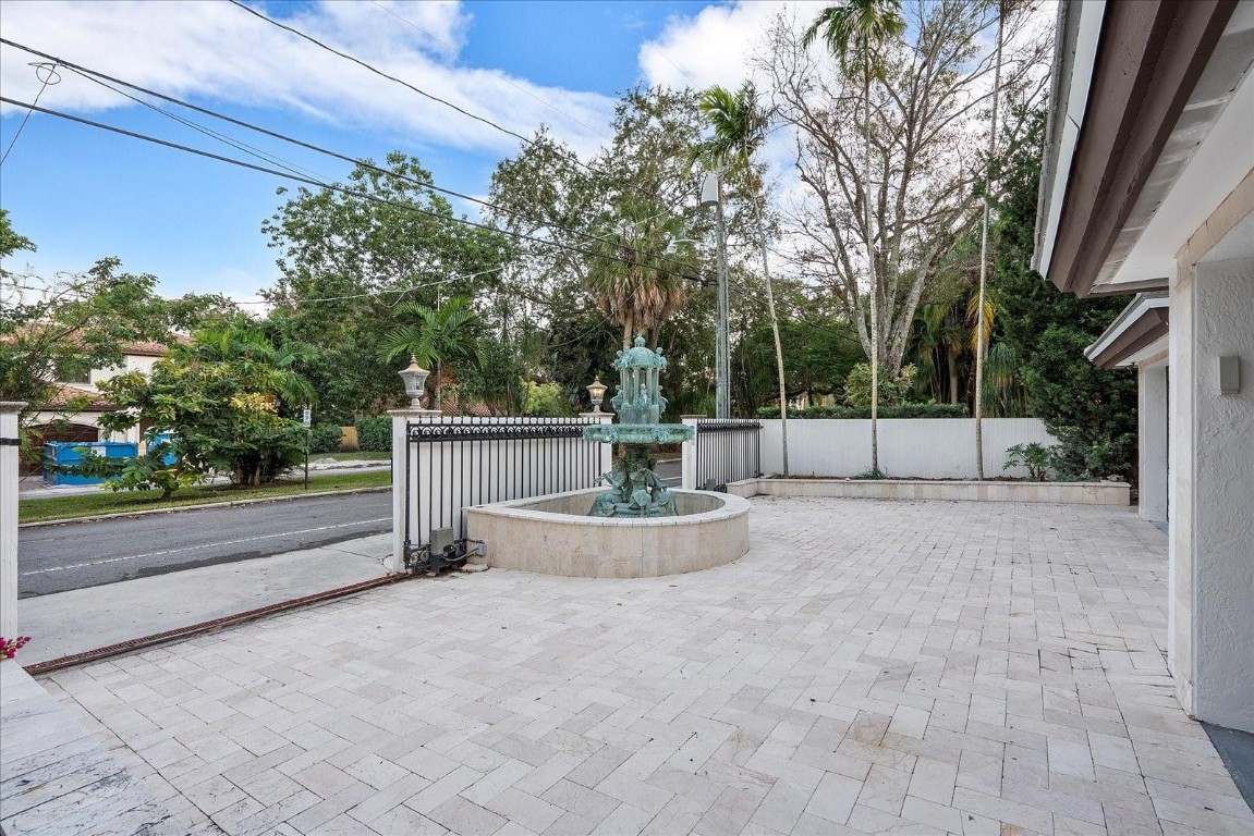 1421 Ponce De Leon Fort Lauderdale, FL 33316