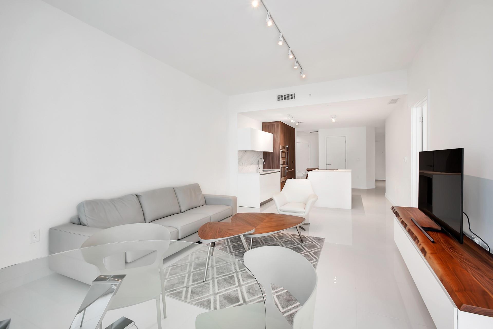 851 NE 1st Ave #2005