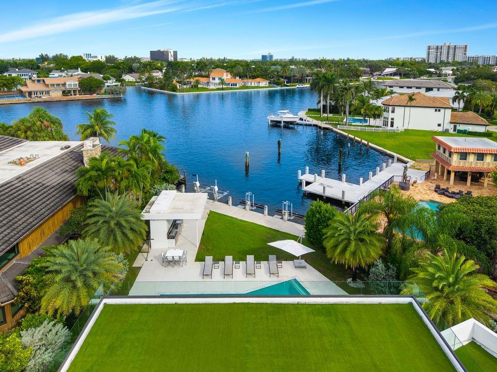 19 Gatehouse Rd Sea Ranch Lakes, FL 33308