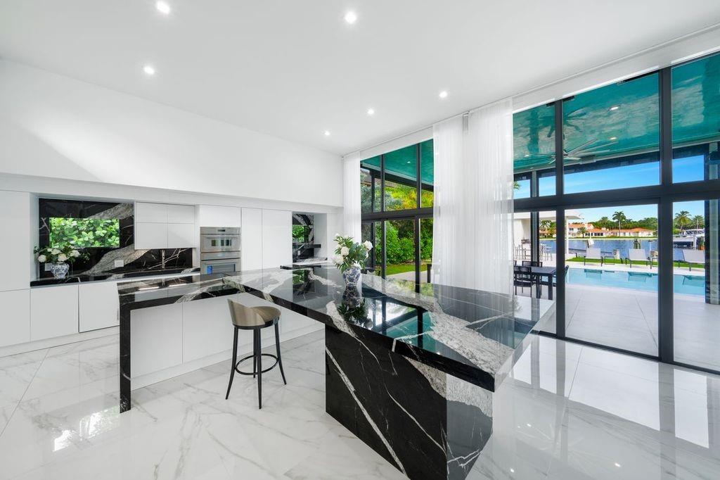 19 Gatehouse Rd Sea Ranch Lakes, FL 33308