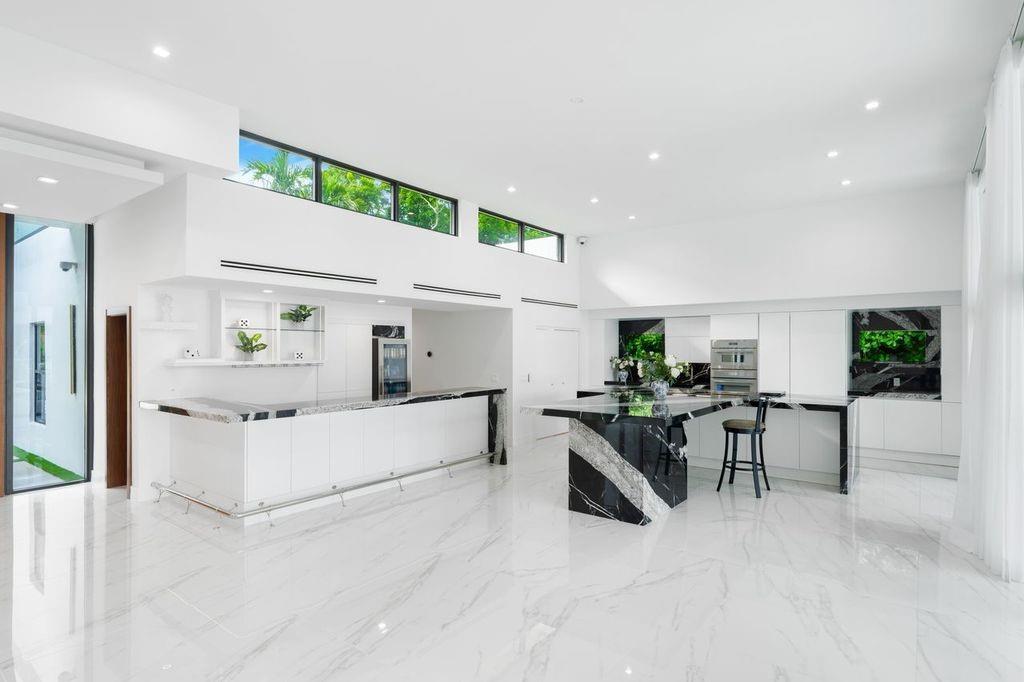 19 Gatehouse Rd Sea Ranch Lakes, FL 33308