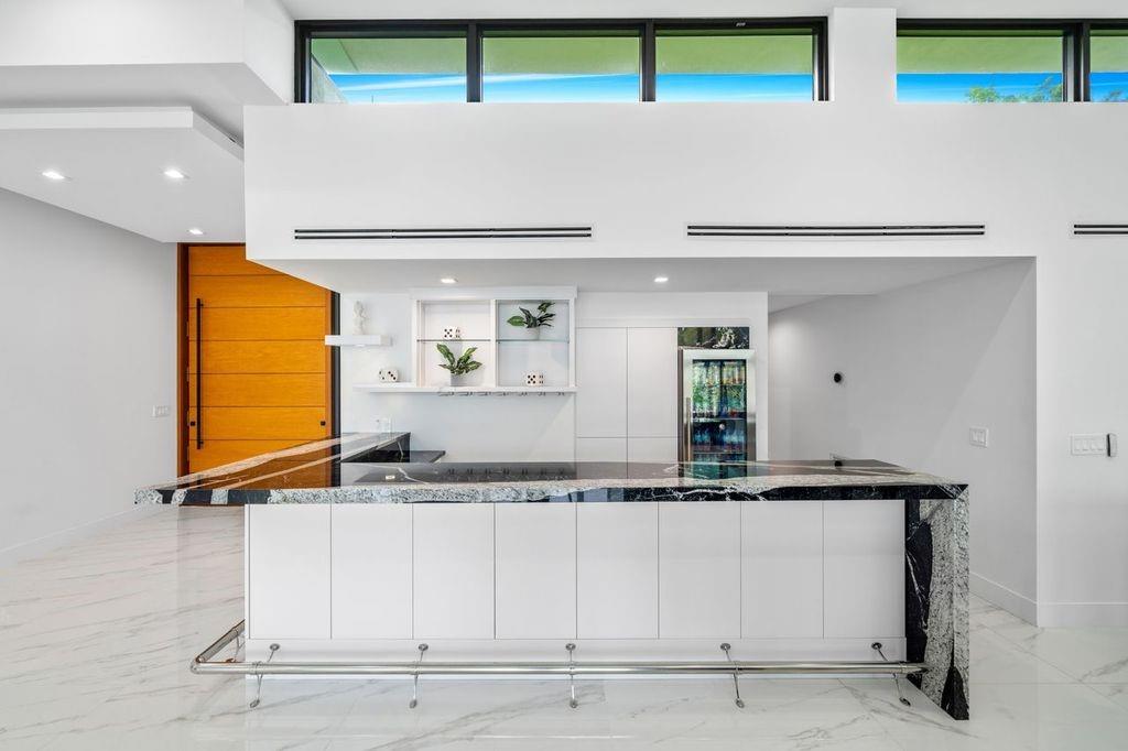 19 Gatehouse Rd Sea Ranch Lakes, FL 33308