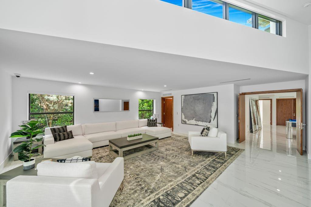 19 Gatehouse Rd Sea Ranch Lakes, FL 33308