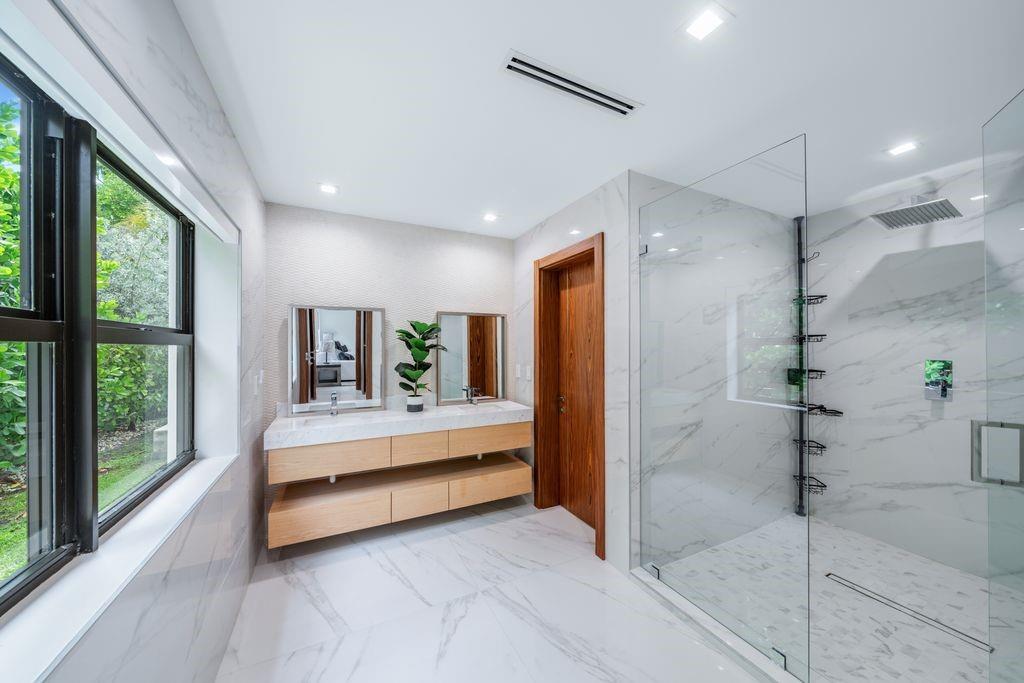 19 Gatehouse Rd Sea Ranch Lakes, FL 33308