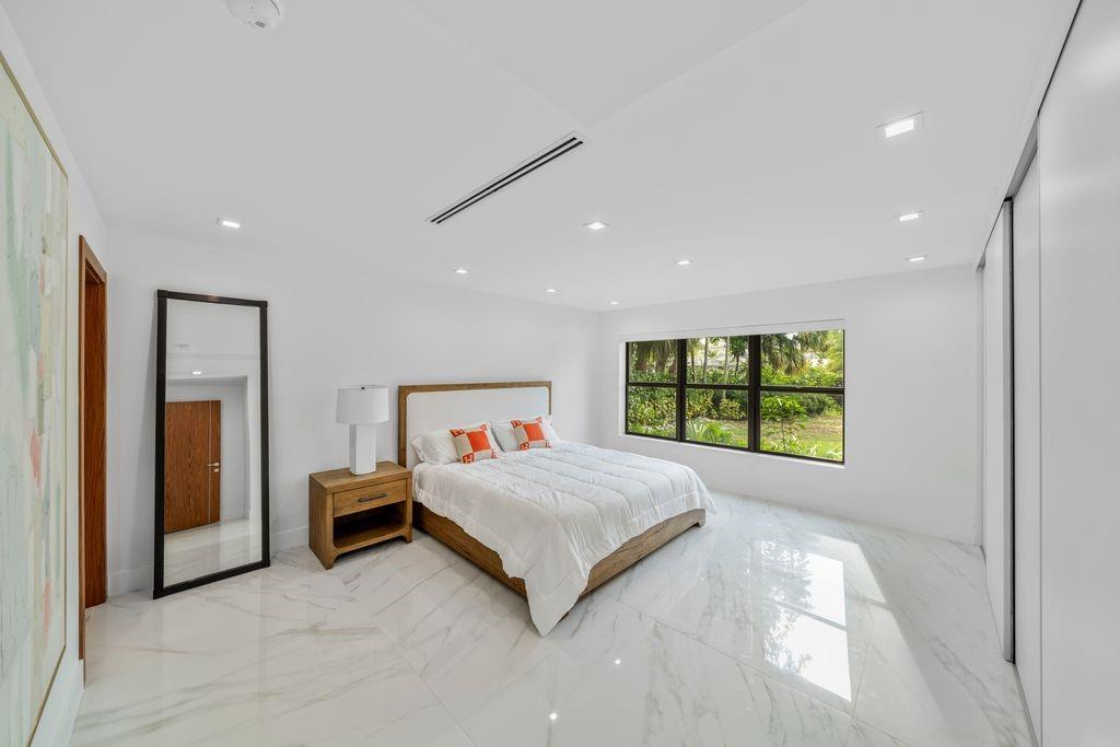 19 Gatehouse Rd Sea Ranch Lakes, FL 33308