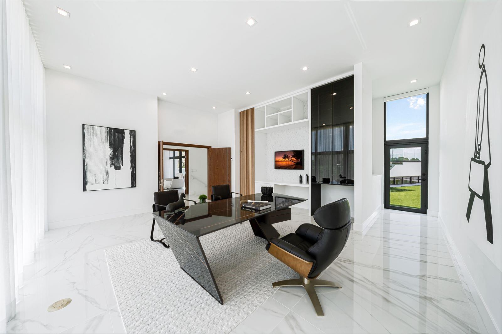 19 Gatehouse Rd Sea Ranch Lakes, FL 33308