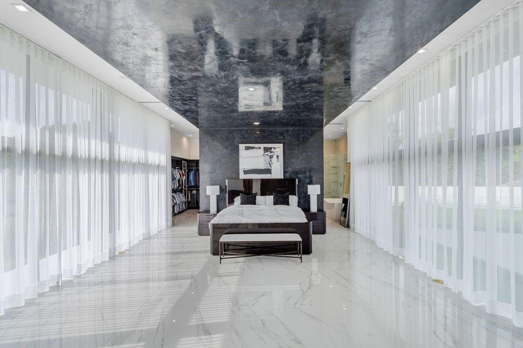 19 Gatehouse Rd Sea Ranch Lakes, FL 33308