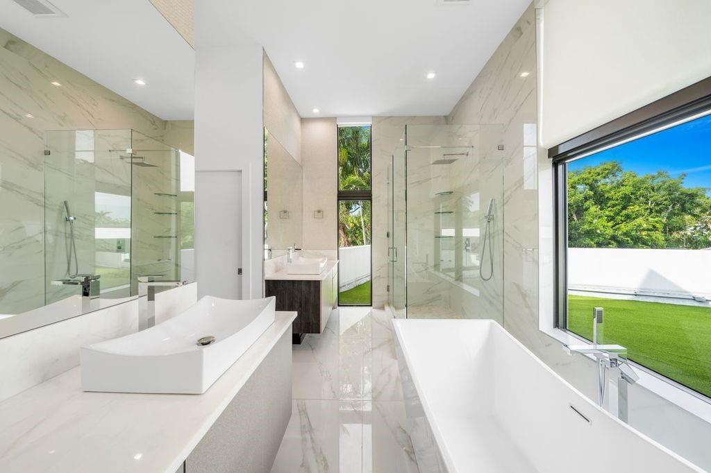 19 Gatehouse Rd Sea Ranch Lakes, FL 33308