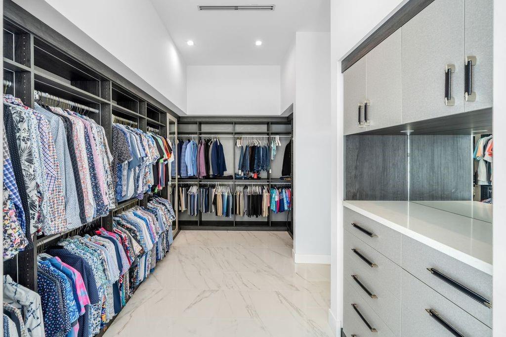 19 Gatehouse Rd Sea Ranch Lakes, FL 33308