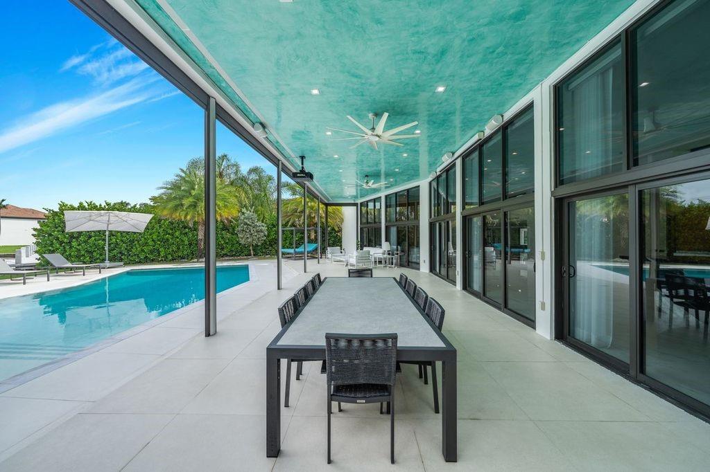 19 Gatehouse Rd Sea Ranch Lakes, FL 33308